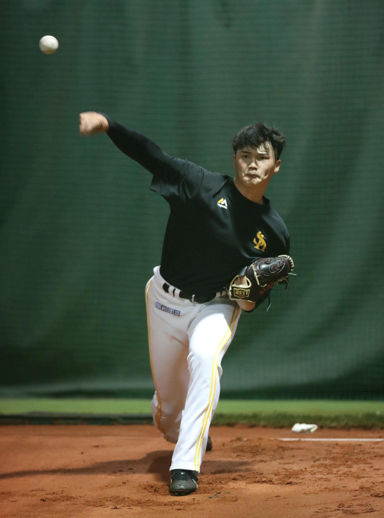 キャッチボールで調整する田上（撮影・梅根麻紀）