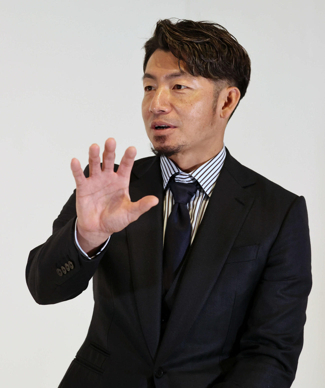 ブレイクダンスの半井と対談した鳥谷氏（撮影・加藤哉）