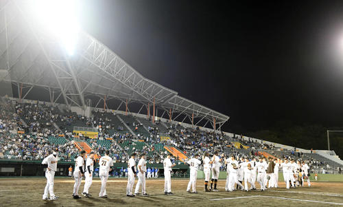 巨人対DeNA DeNAに勝利した巨人（撮影・たえ見朱実）
