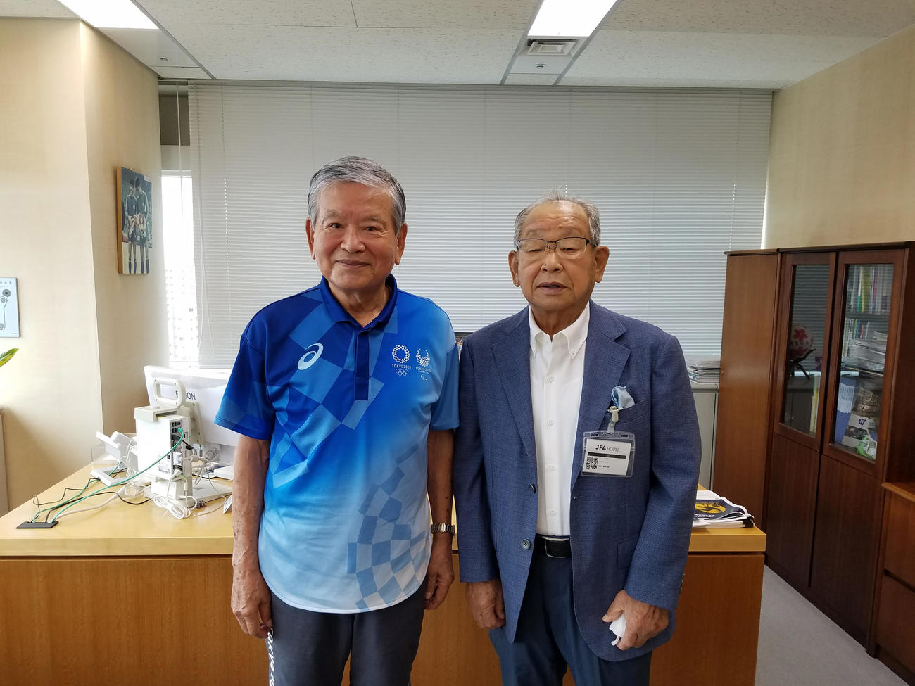 21年夏に都内で話し合った川淵氏（左）と吉田氏（撮影・寺尾博和）