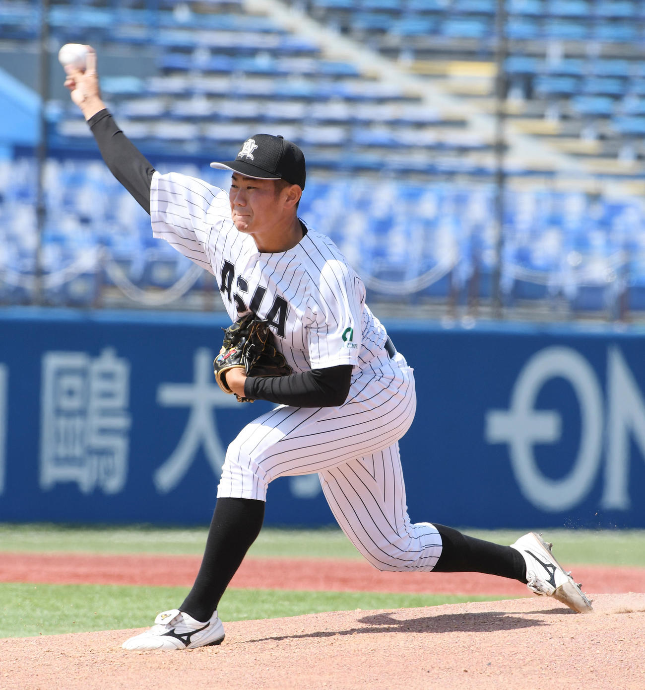 国学院大対亜大　先発した亜大・青山（撮影・柴田隆二）