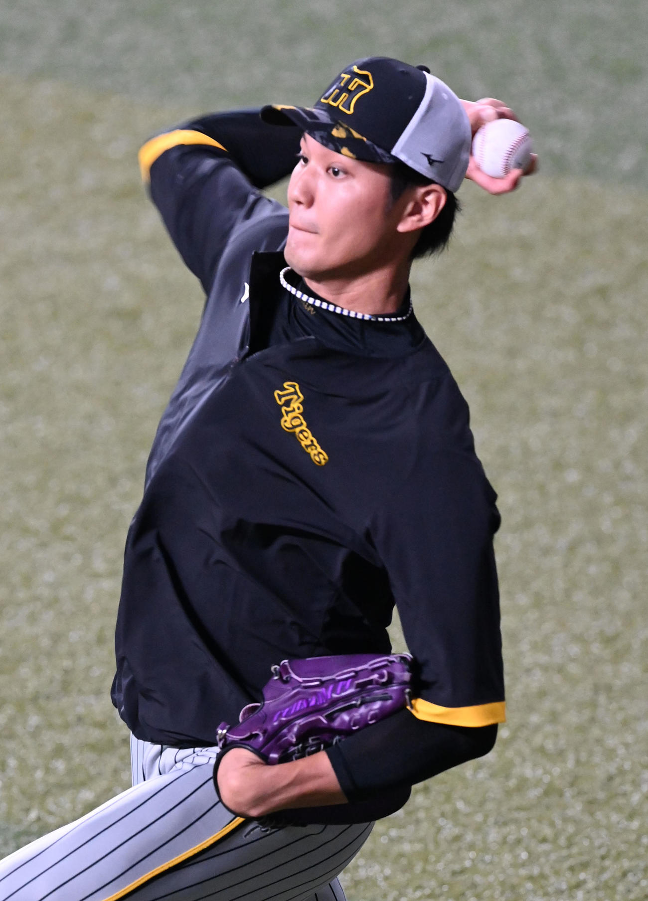 中日対阪神　キャッチボールを行う阪神藤浪（撮影・前岡正明）