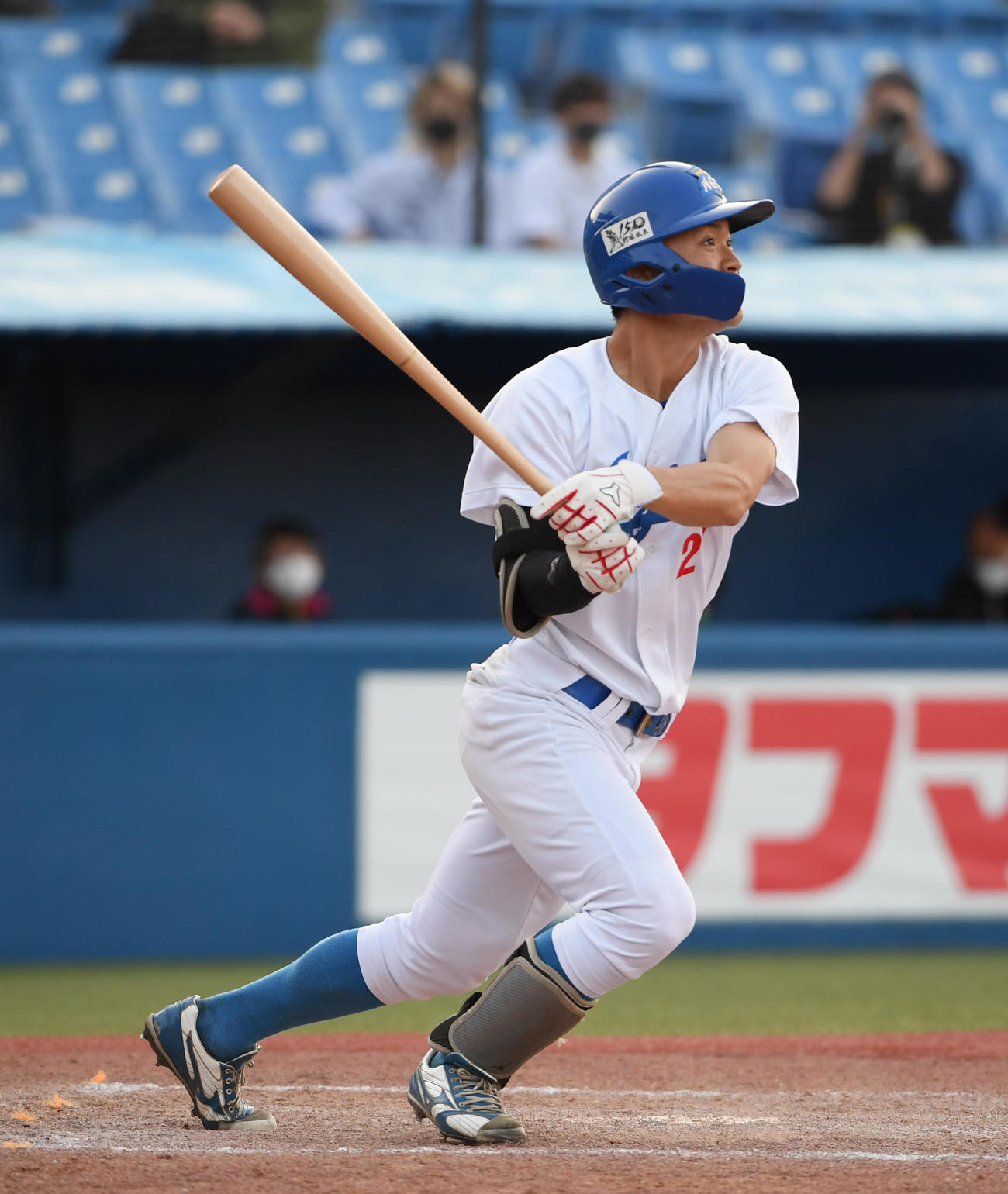 青学大対中大　5回表青学大2死、山中は右越えに本塁打を放つ（撮影・柴田隆二）