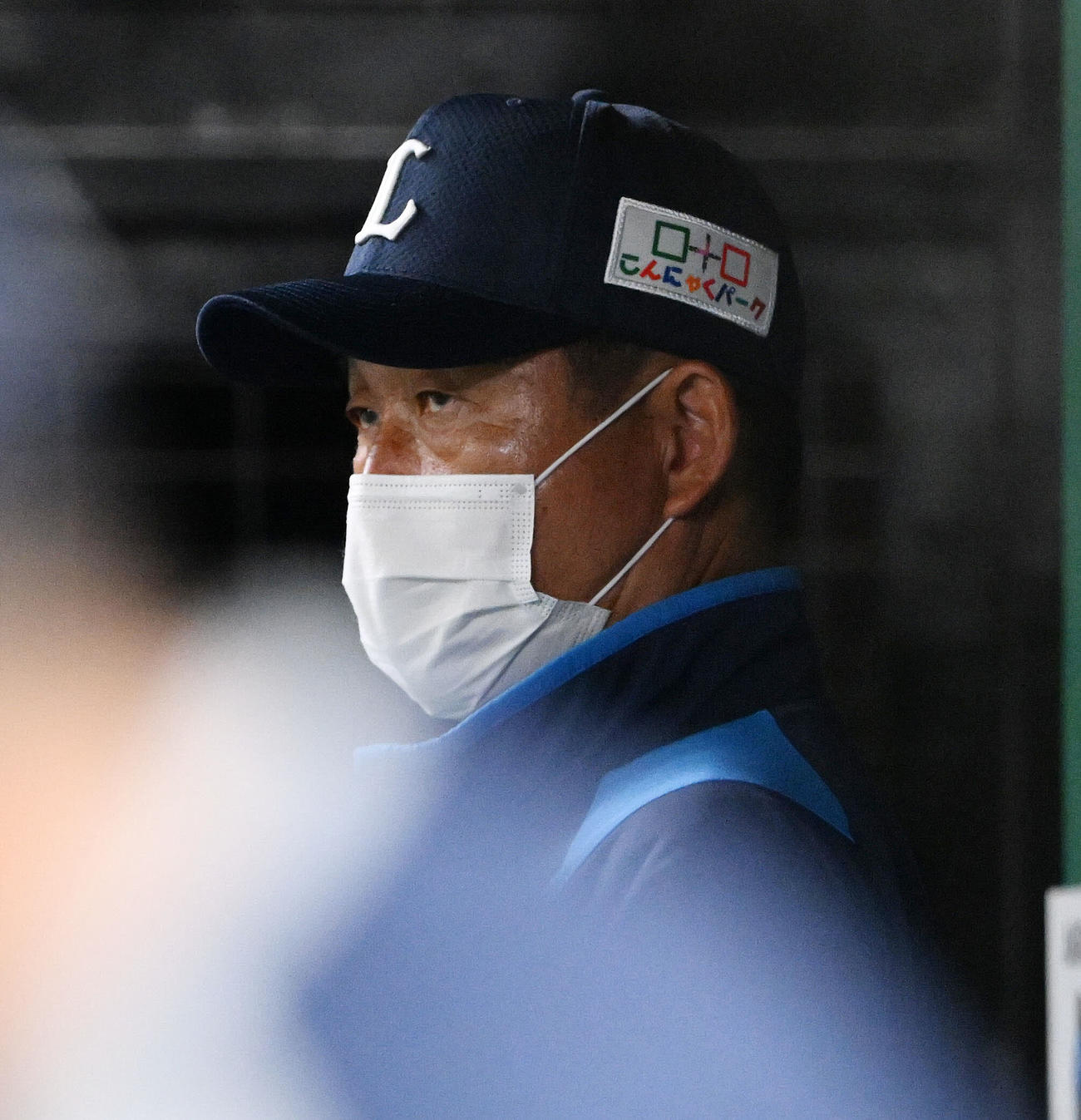 西武対日本ハム　9回裏、厳しい表情の西武辻監督（撮影・滝沢徹郎）