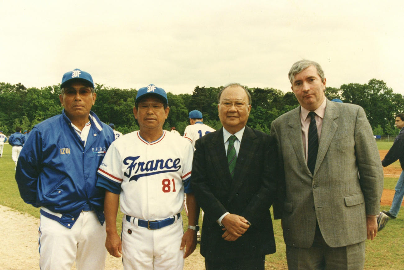 フランスナショナル監督時代の吉田義男氏（左から2人目）