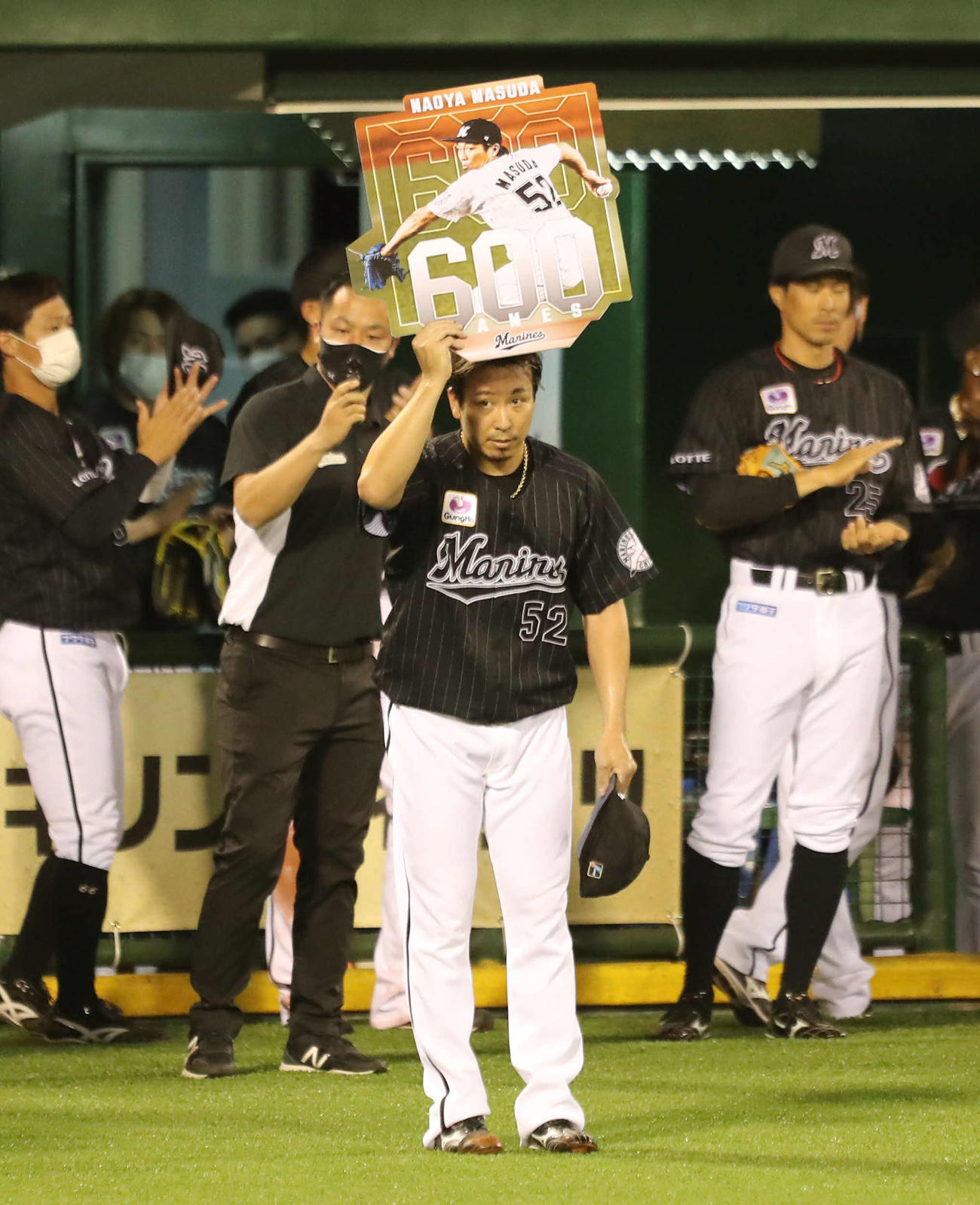 ソフトバンク対ロッテ　通算600試合登板を達成したロッテ益田（撮影・梅根麻紀）
