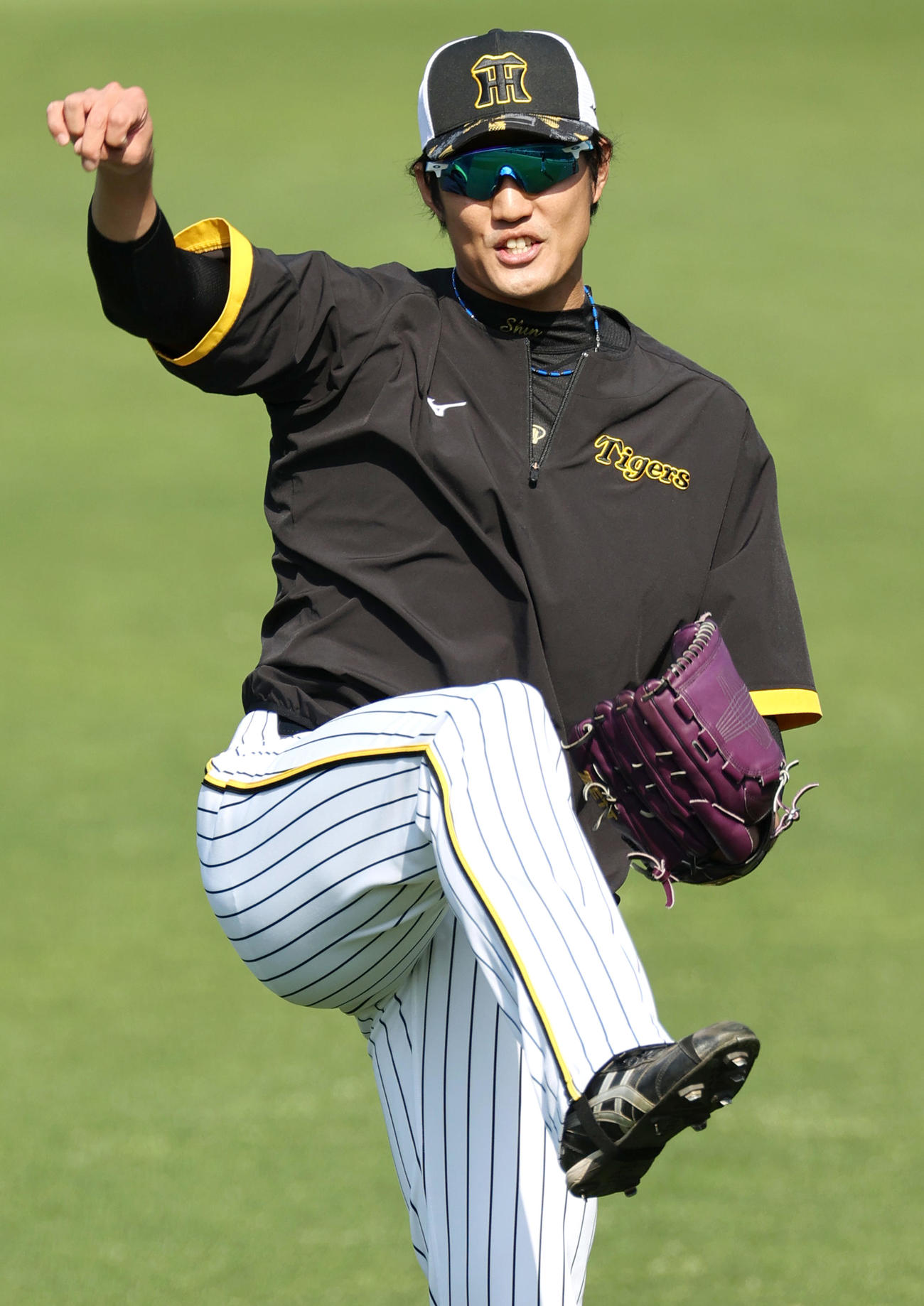 7日、キャッチボールする阪神藤浪晋太郎