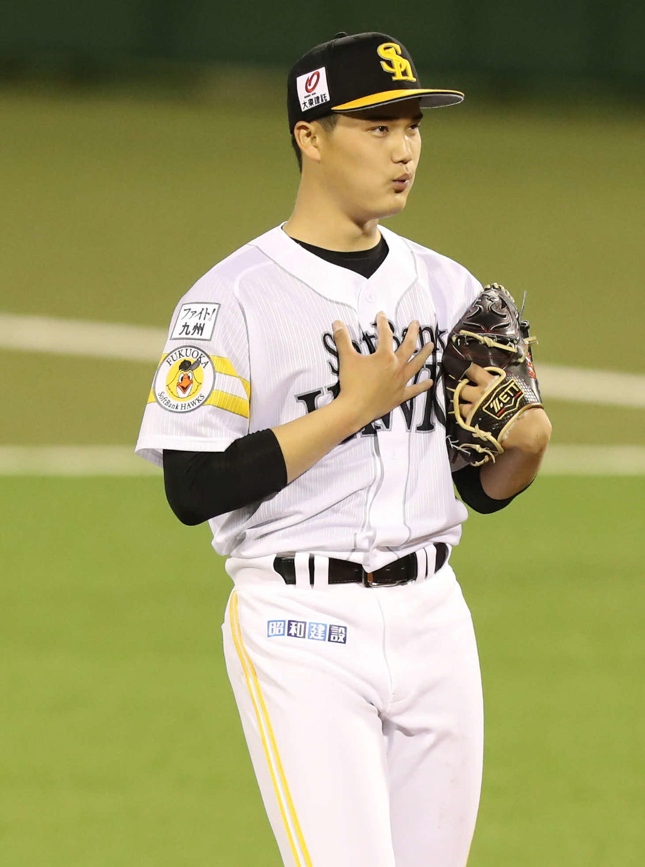 ソフトバンク対ロッテ　　5回表ロッテ1死、田上は山口の打球が本塁打にならず、胸をなで下ろす（撮影・屋方直哉）