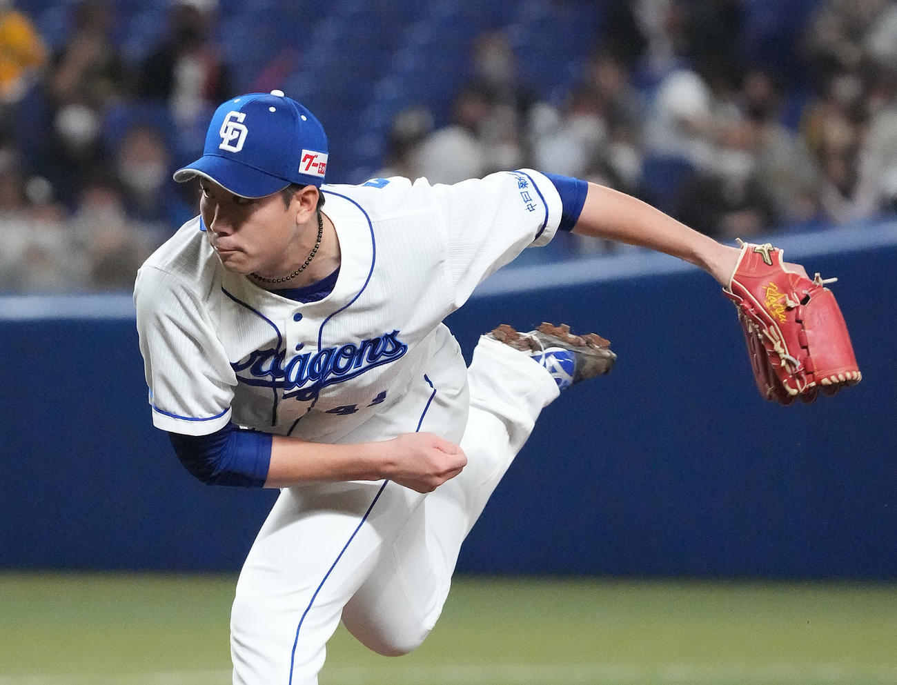 中日対阪神　1回表、登板する中日先発の勝野（撮影・森本幸一）