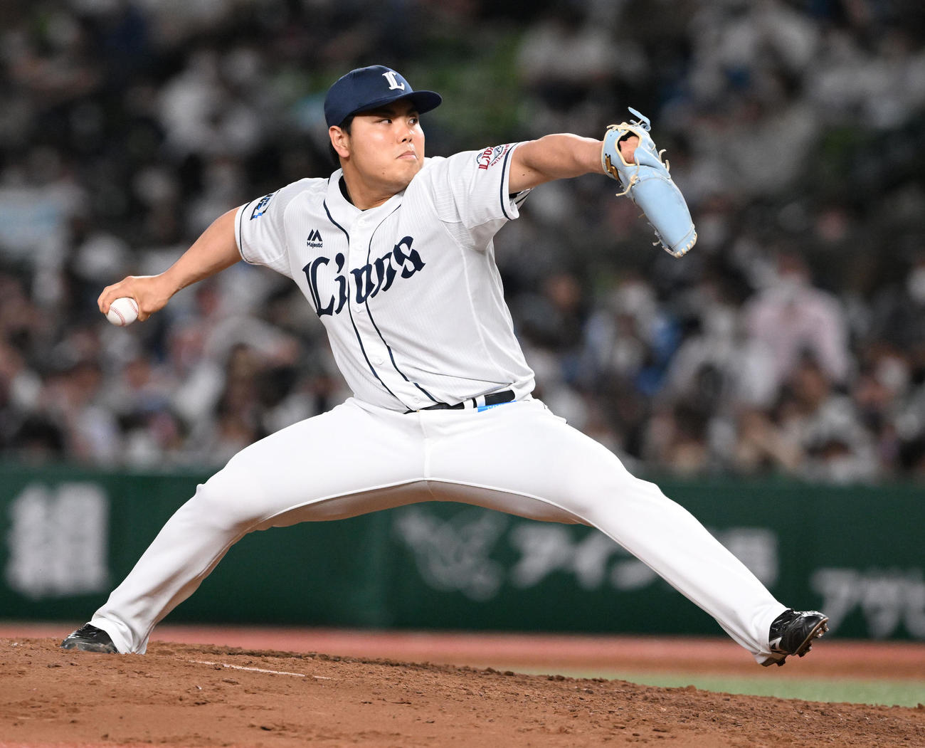 西武対日本ハム　8回、西武2番手で投球する平良（撮影・滝沢徹郎）