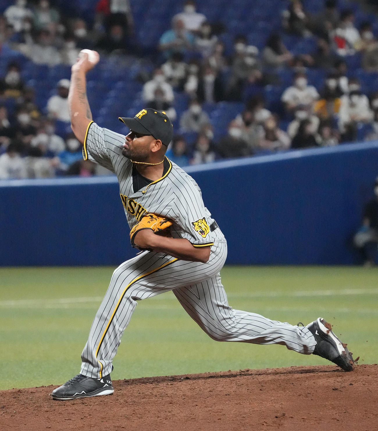 中日対阪神　6回裏、阪神3番手で登板するアルカンタラ（撮影・森本幸一）