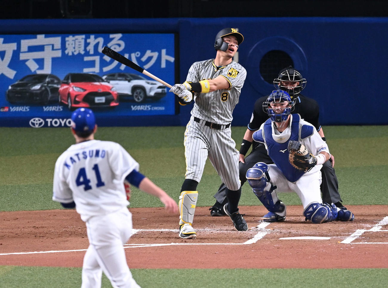 中日対阪神　1回表阪神2死三塁、佐藤輝は空振り三振に倒れる
