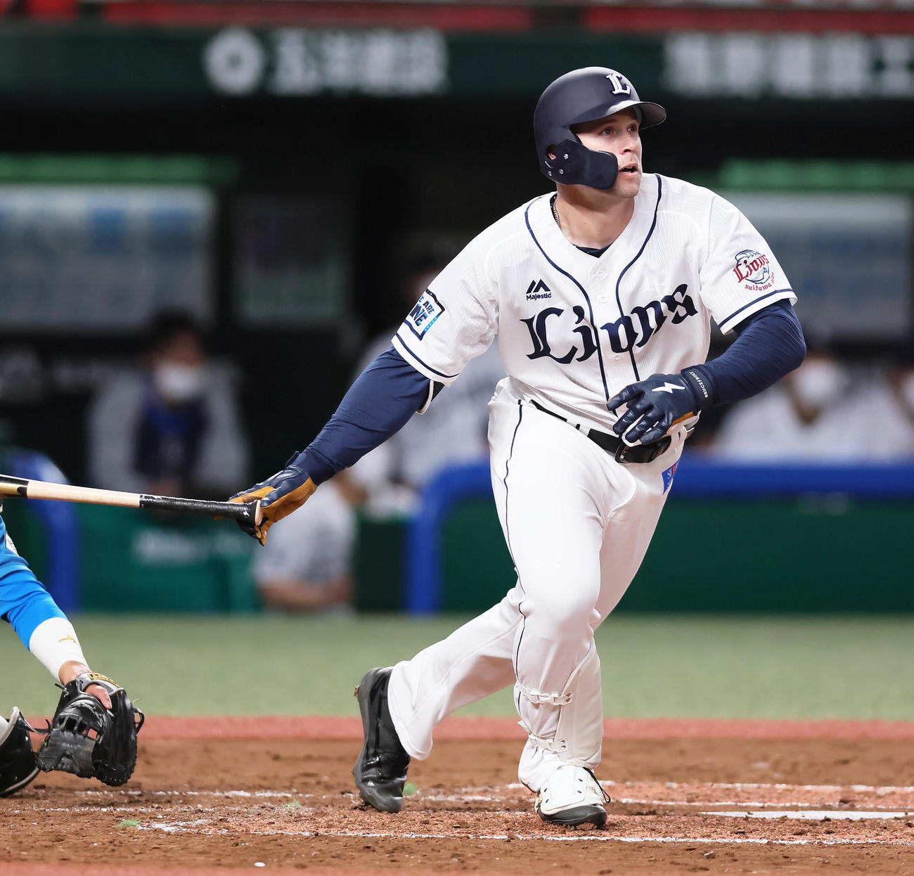 西武対日本ハム　3回裏西武1死三塁、右越え適時二塁打を放つオグレディ（撮影・足立雅史）