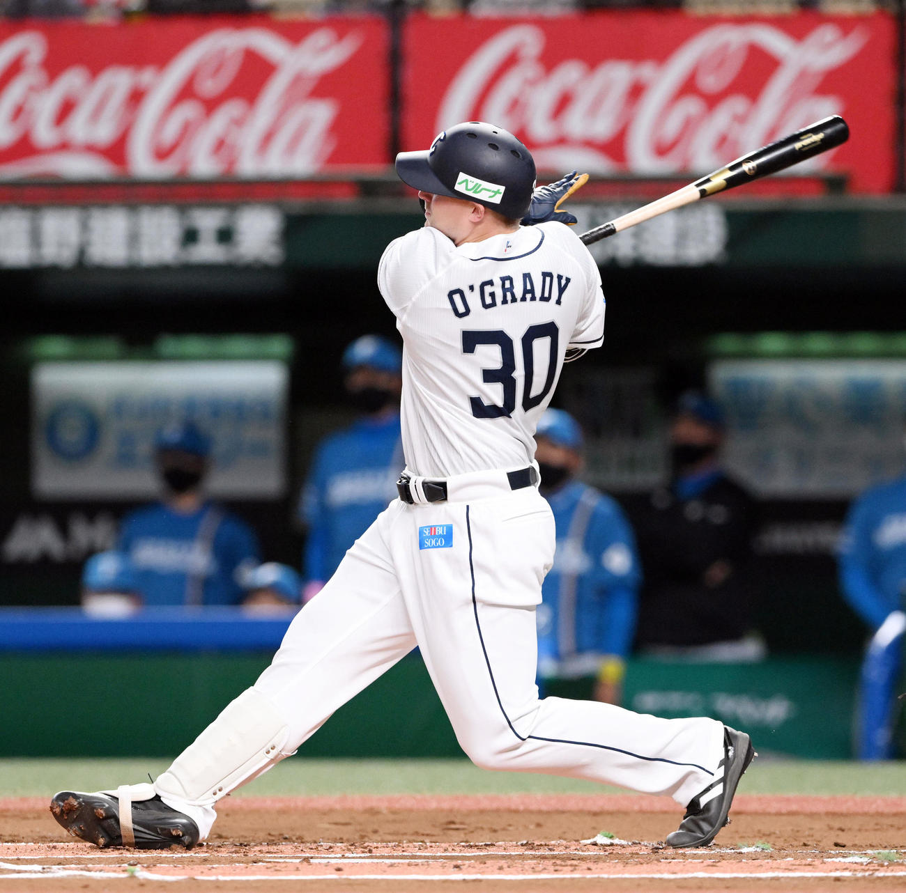 西武対日本ハム　1回裏西武1死一塁、オグレディは適時二塁打を放つ（撮影・滝沢徹郎）