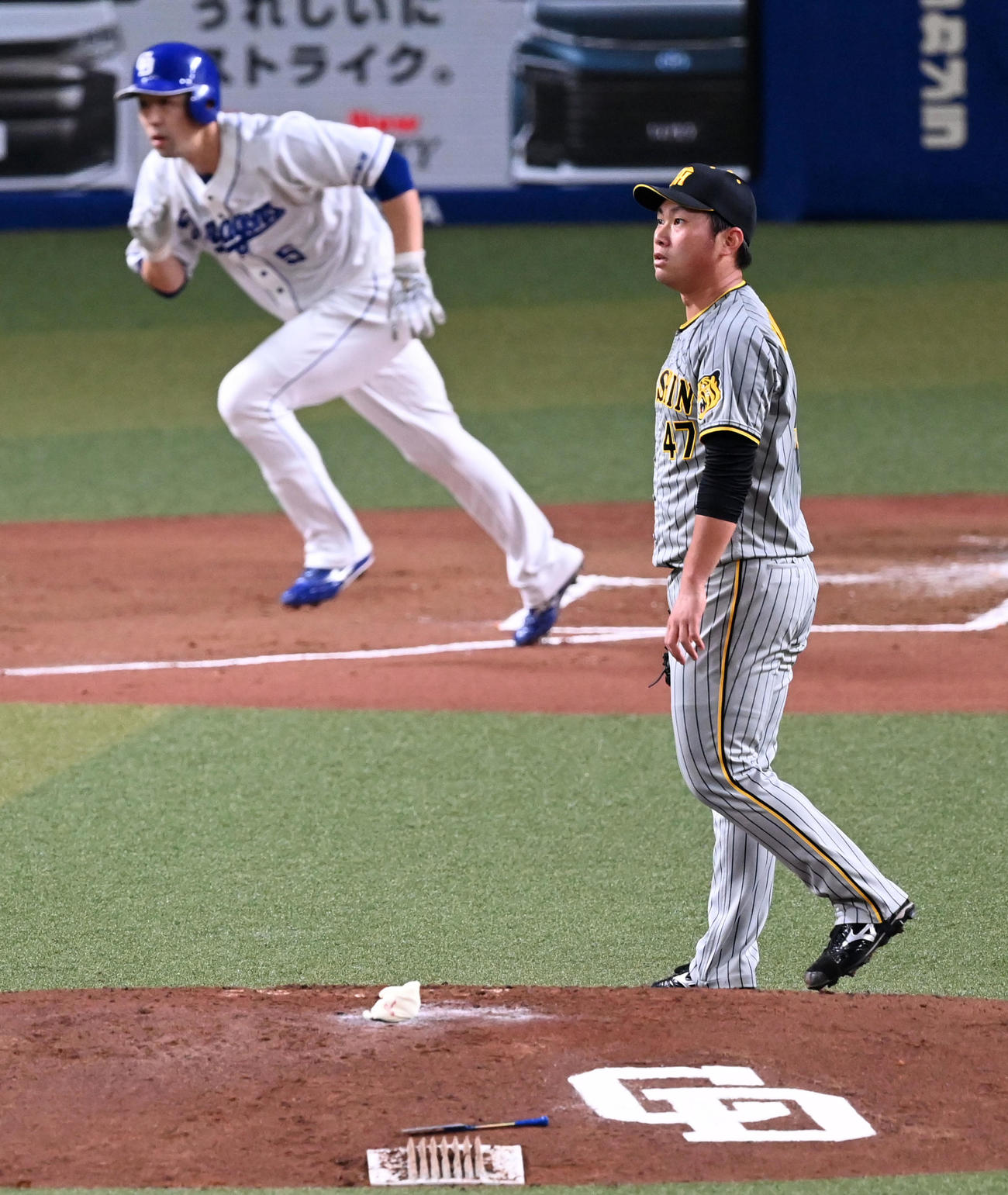 中日対阪神　1回裏中日2死二、三塁、桐敷は阿部に右越え先制2点適時二塁打を浴びる（撮影・前岡正明）