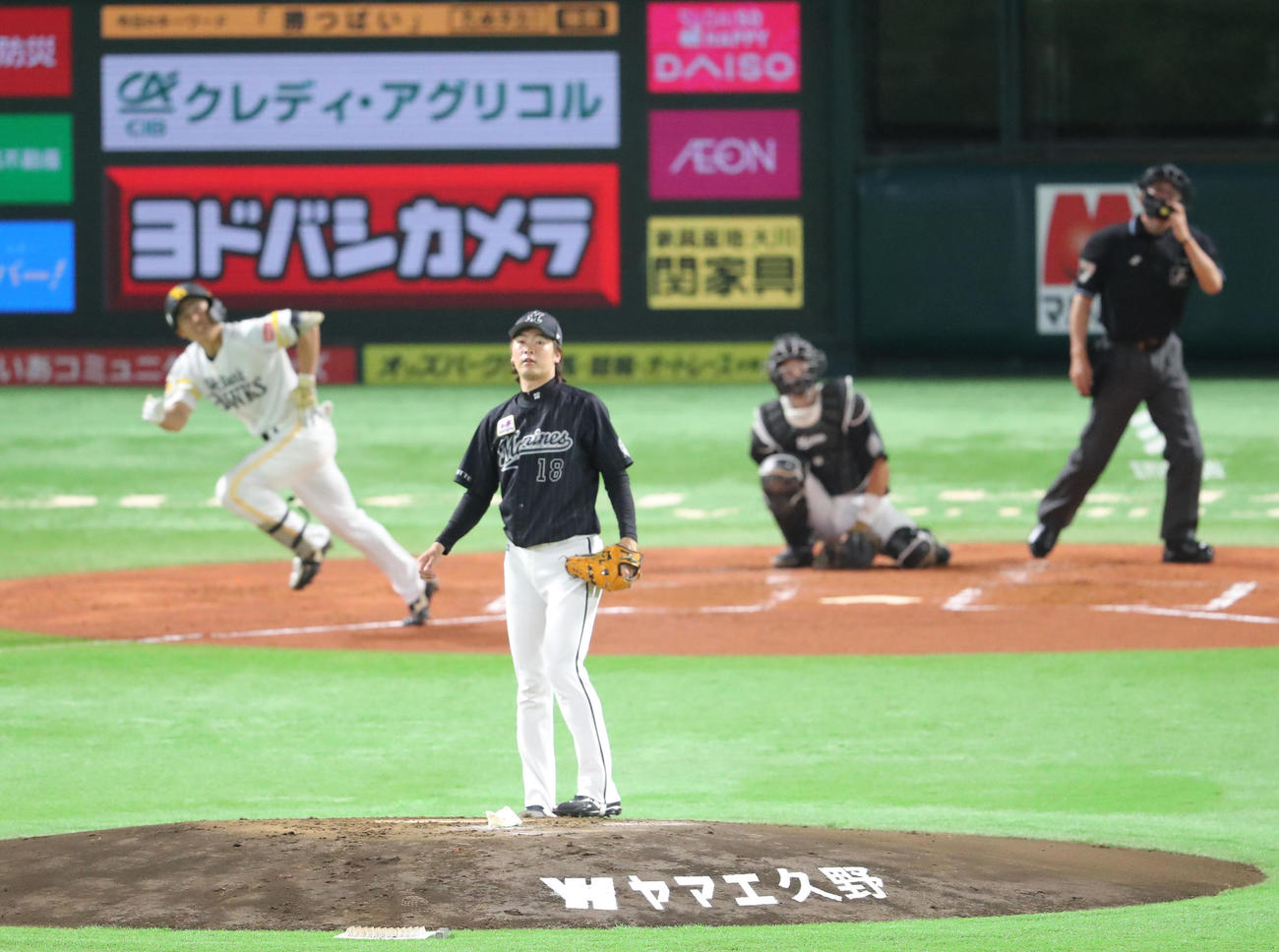 ソフトバンク対ロッテ　1回裏ソフトバンク1死、二木は野村勇に中越え三塁打を許す（撮影・梅根麻紀）