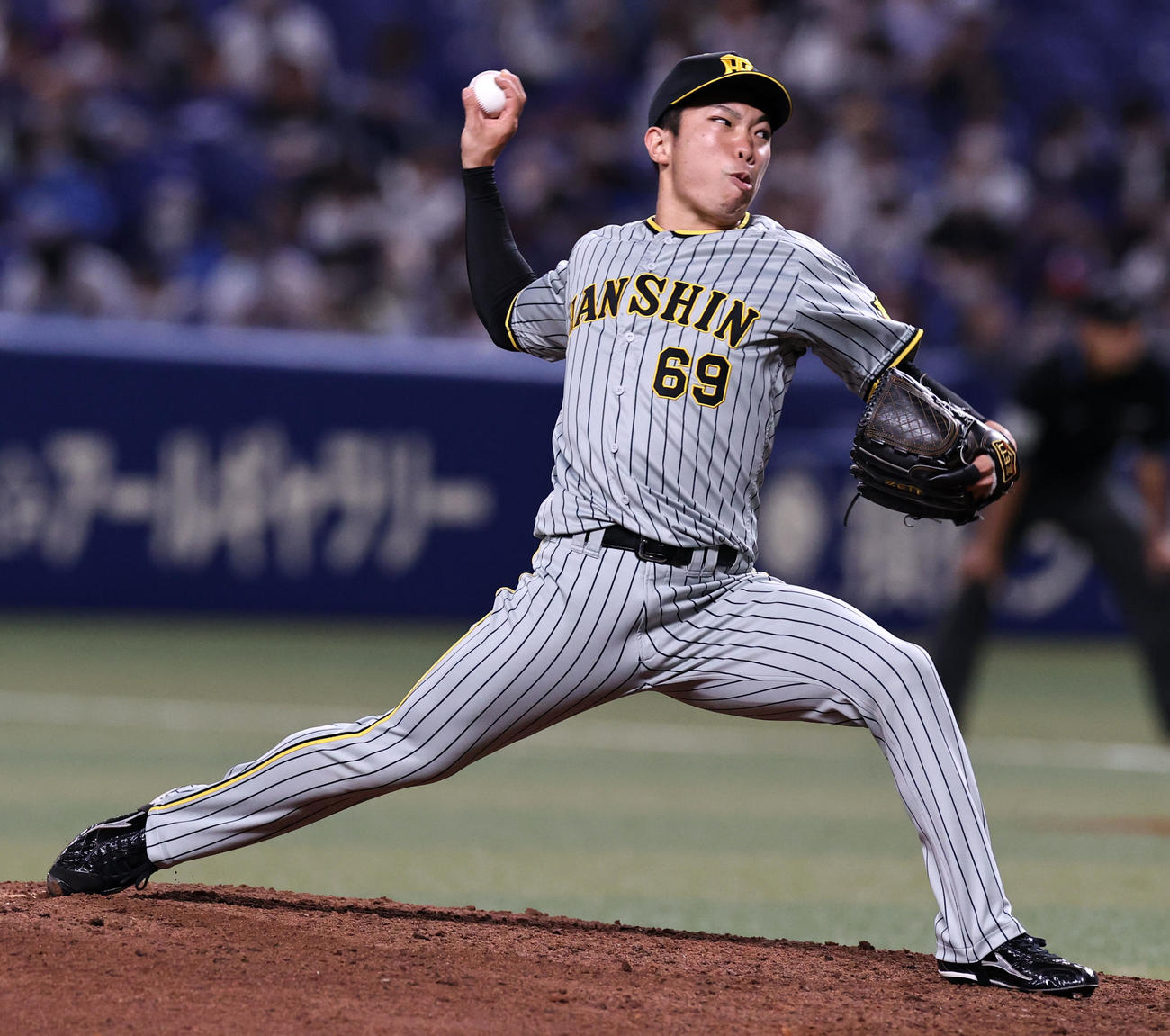 中日対阪神　7回裏、阪神4番手で登板する石井大（撮影・加藤哉）