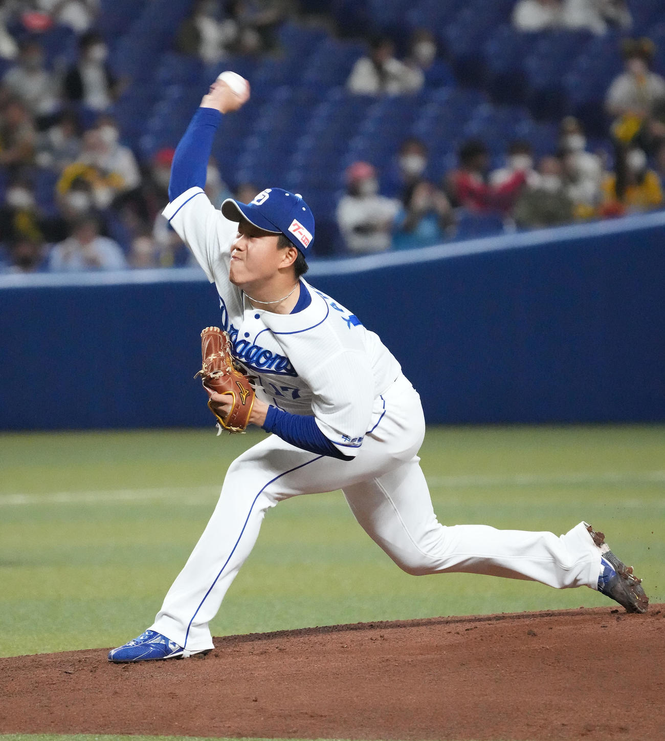 中日対阪神　力投する中日先発の柳（撮影・森本幸一）