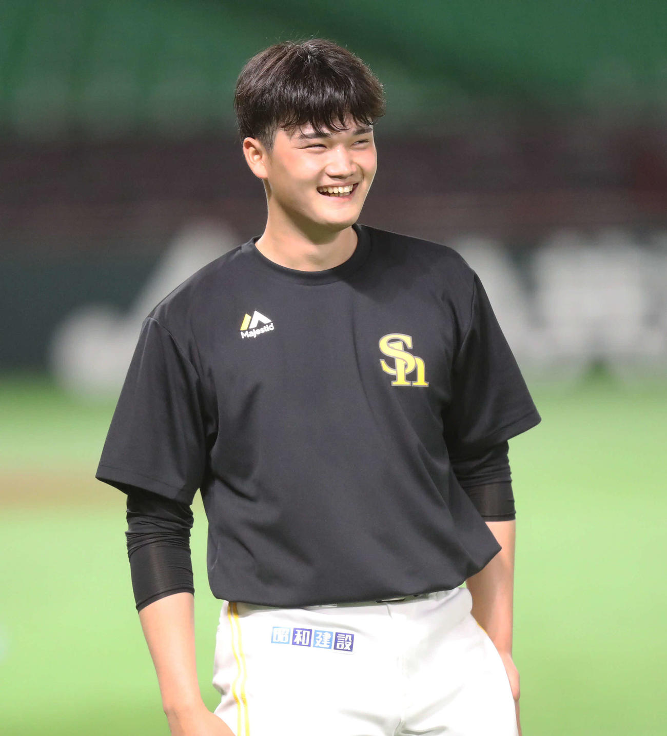 練習中に笑顔を見せる田上（撮影・屋方直哉）