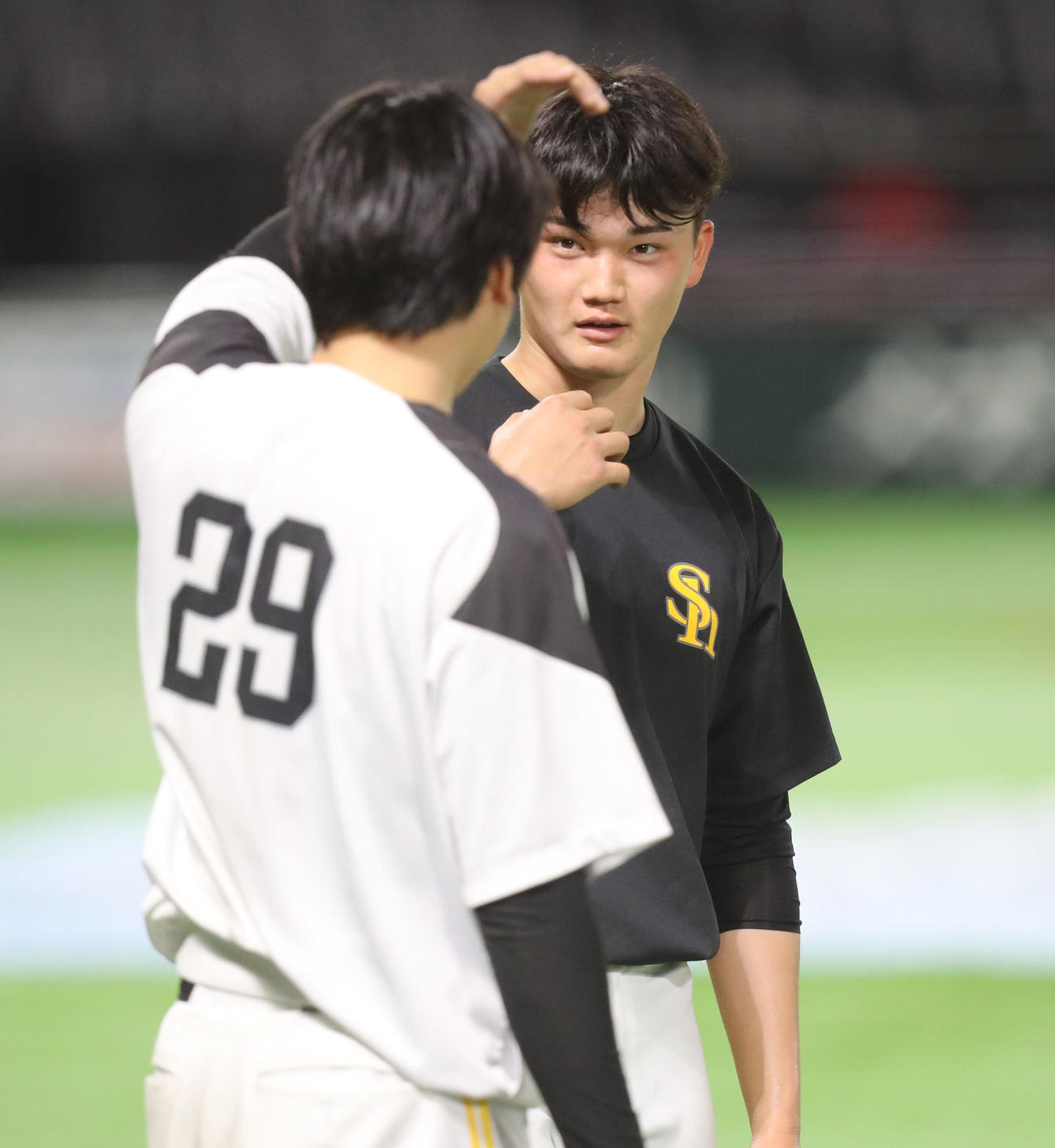 石川と話をする田上（撮影・屋方直哉）