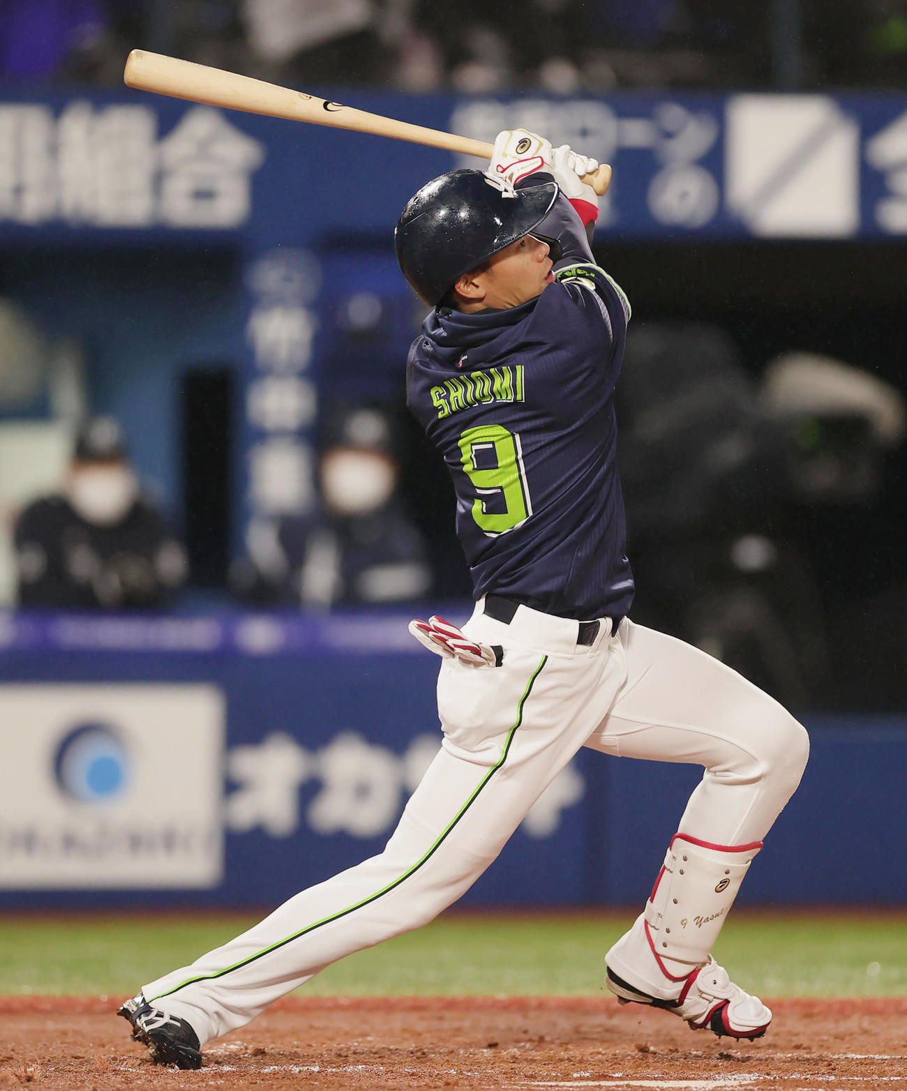 DeNA対ヤクルト　3回表ヤクルト1死、先制右越え本塁打を放つ塩見（撮影・野上伸悟）