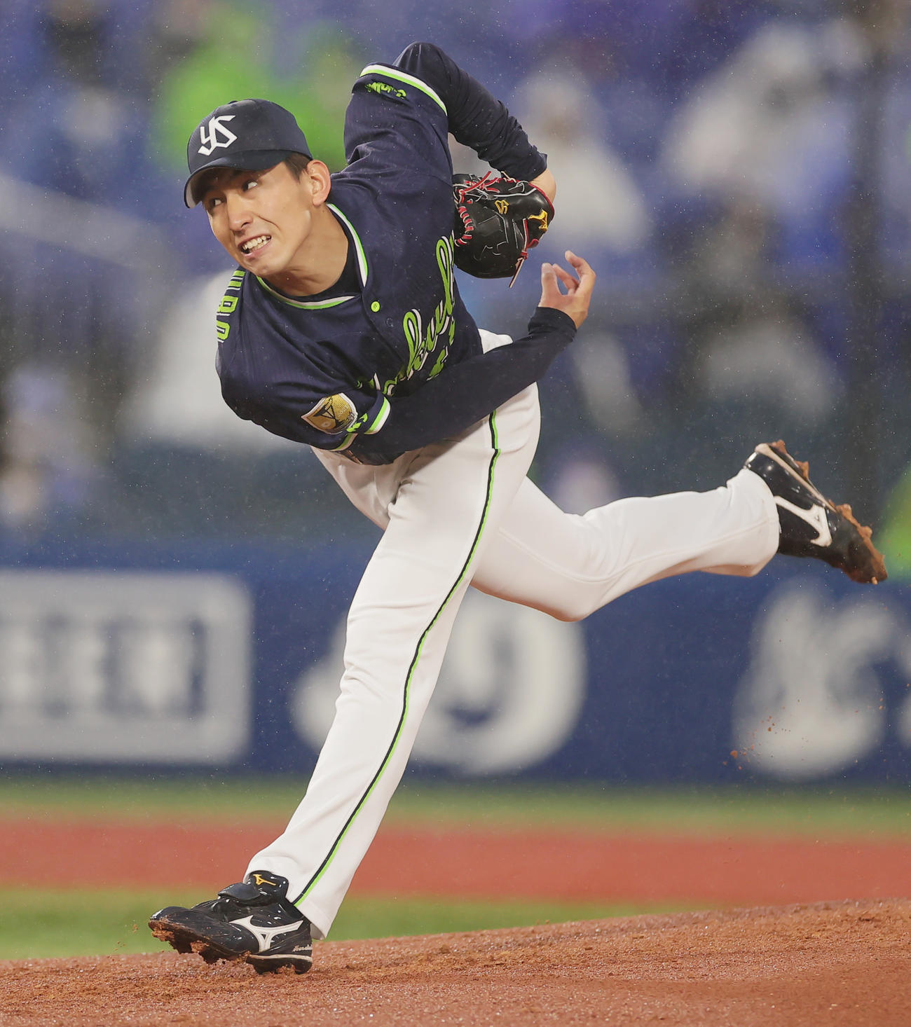 DeNA対ヤクルト　力投するヤクルト先発の金久保（撮影・野上伸悟）