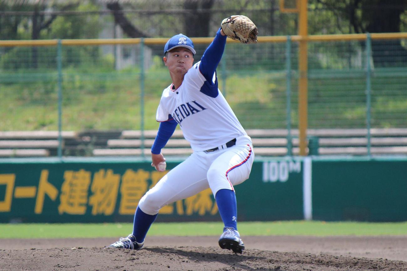 龍谷大戦に先発した大経大・才木海翔（撮影・柏原誠）