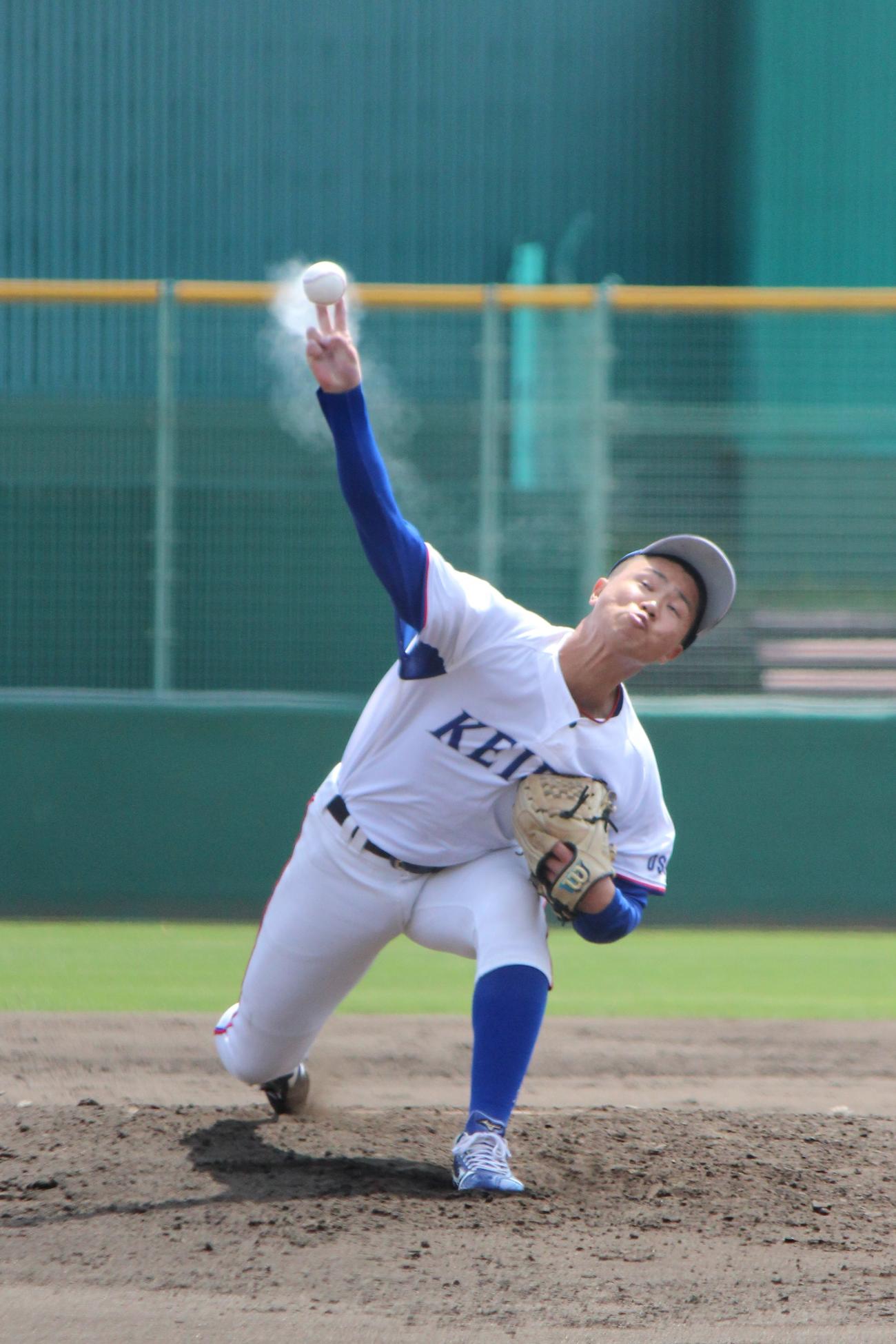 龍谷大戦に先発した大経大・才木海翔（撮影・柏原誠）