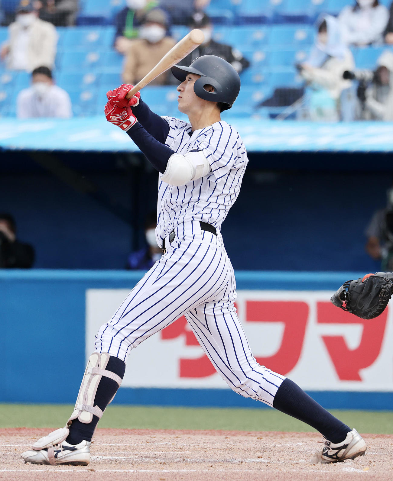 2回裏立大1死、荘司は左越えソロ本塁打を放つ（撮影・鈴木正人）