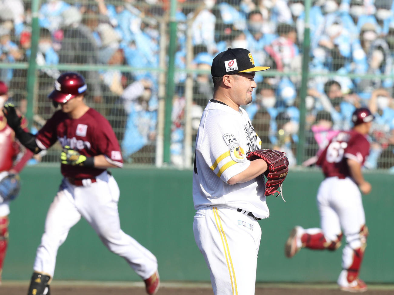 9回表楽天1死一塁、森は西川に逆転の右越え2点本塁打を浴びる（撮影・屋方直哉）