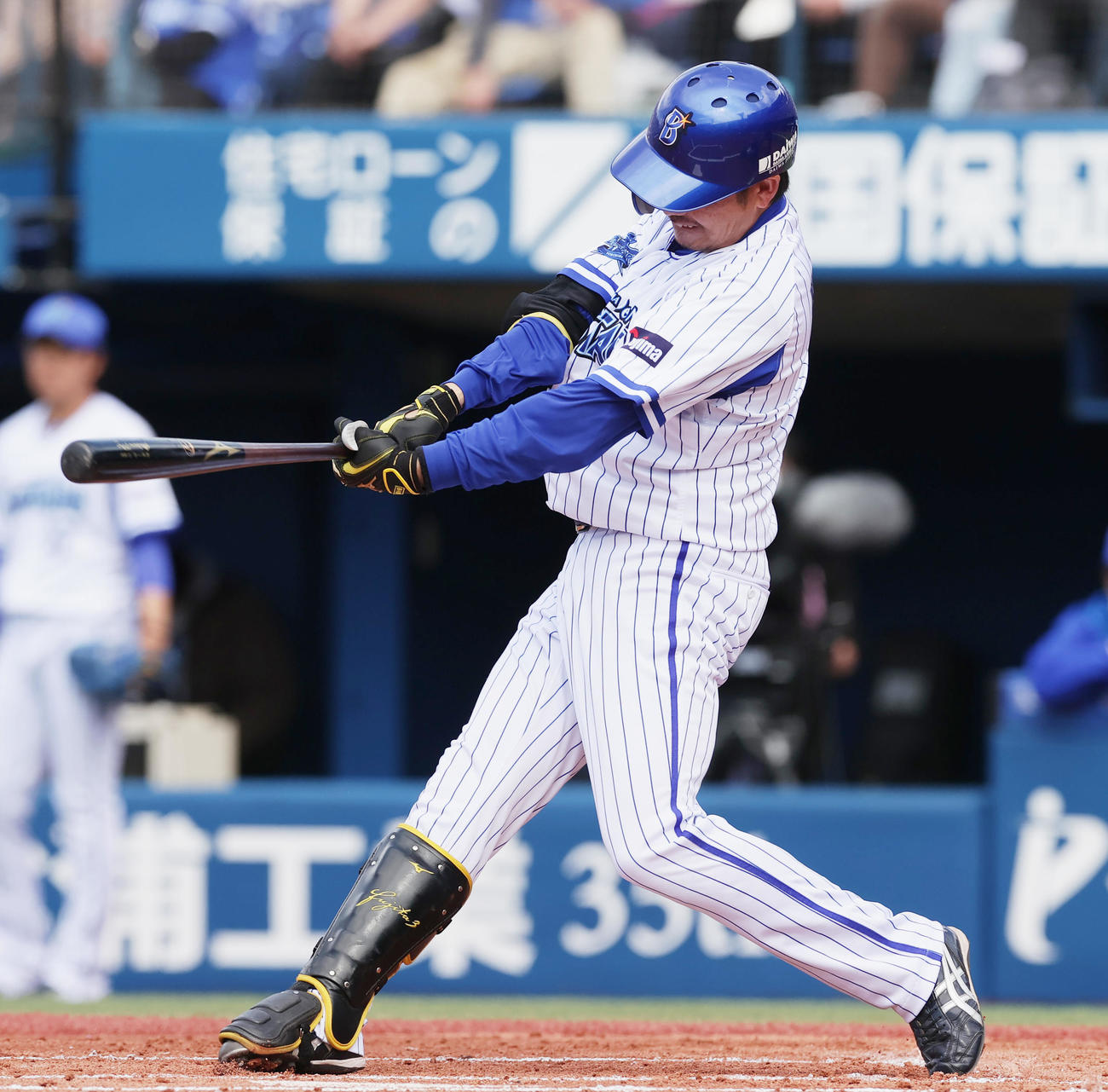 DeNA対ヤクルト　1回裏DeNA2死一、二塁、右前打を放つ藤田（撮影・野上伸悟）