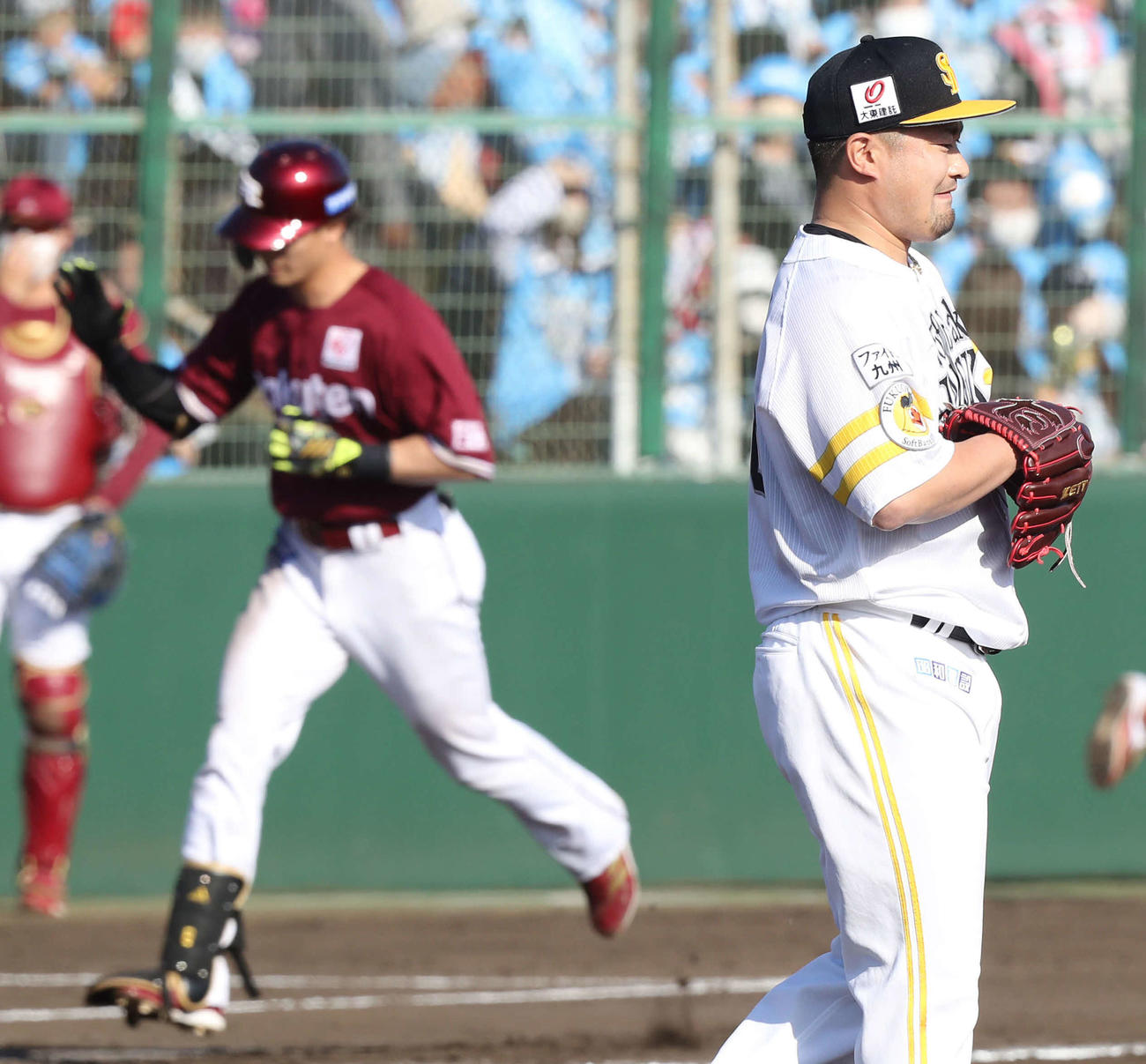 ソフトバンク対楽天　9回表楽天1死一塁、森（右）は西川に逆転の右越え2点本塁打を浴びる（撮影・屋方直哉）