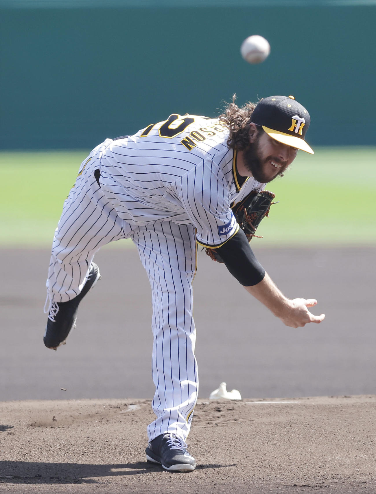阪神対巨人　先発し力投する阪神ウィルカーソン（撮影・前田充）