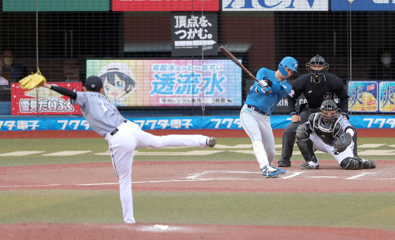 ロッテ対日本ハム　6回表日本ハム2死、浅間は三振に終わる。投手は佐々木朗（撮影・佐藤翔太）