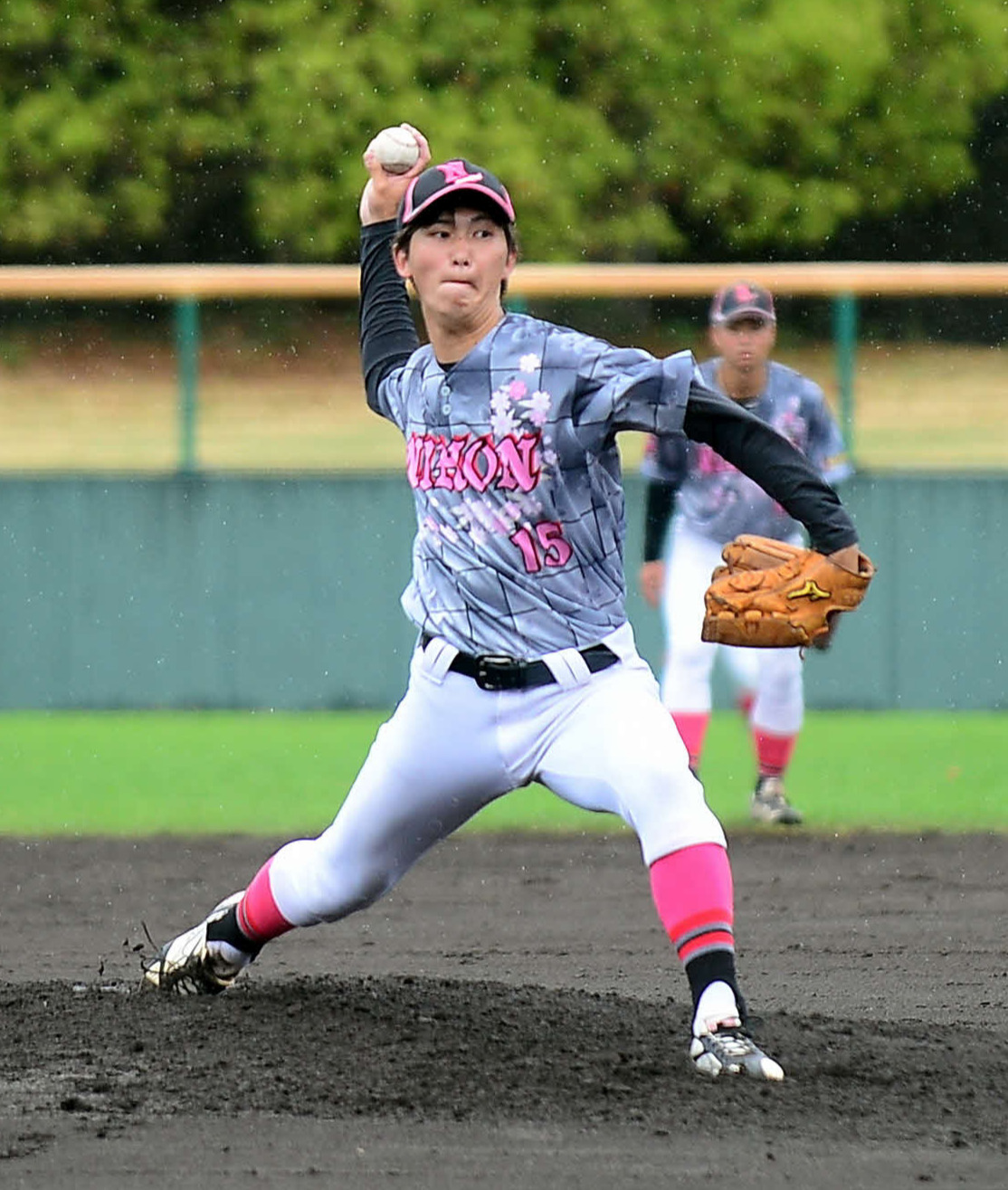 3安打無失点と好投した日大国際関係・石川
