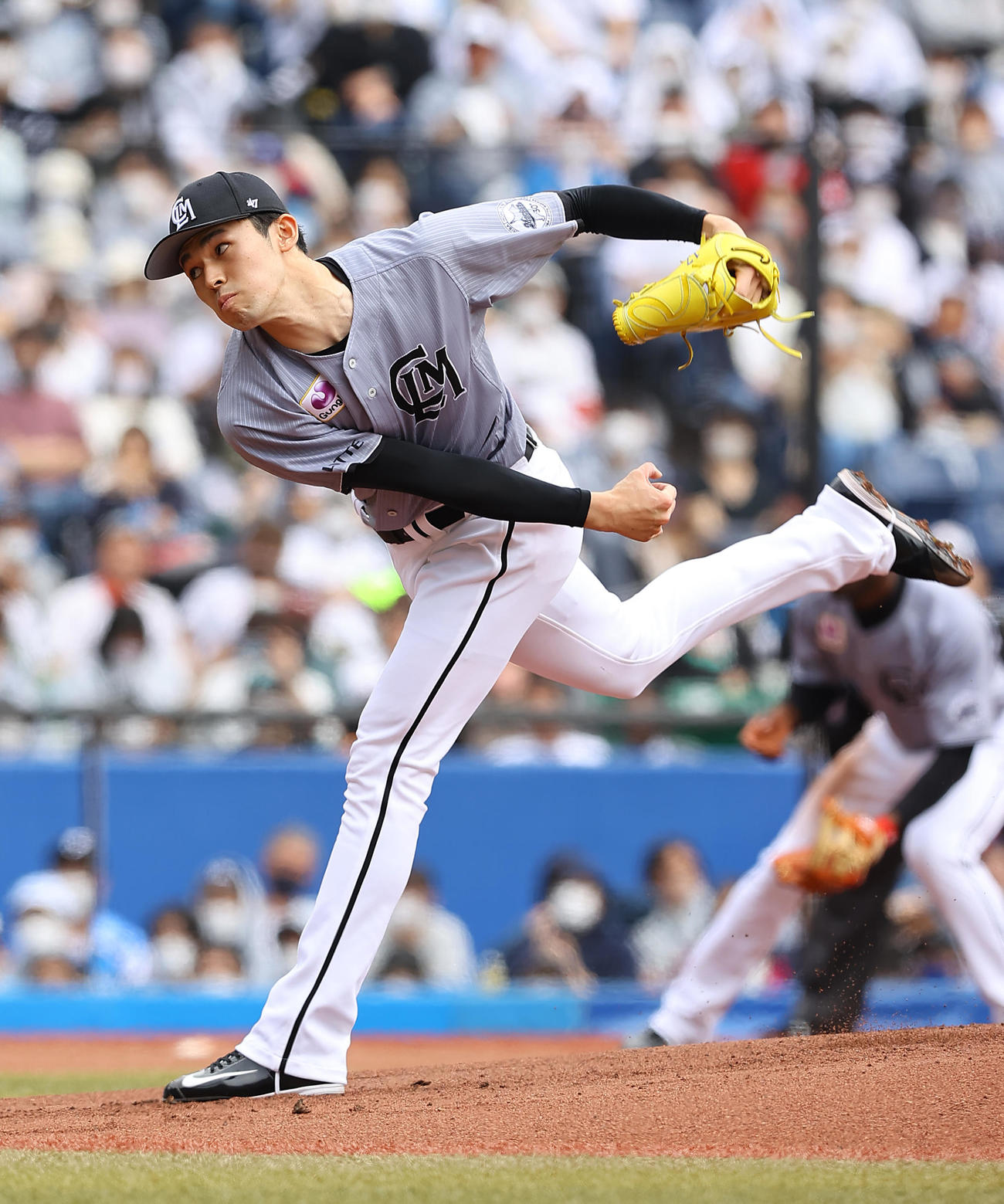 ロッテ対日本ハム　力投するロッテ先発の佐々木朗希（撮影・垰建太）