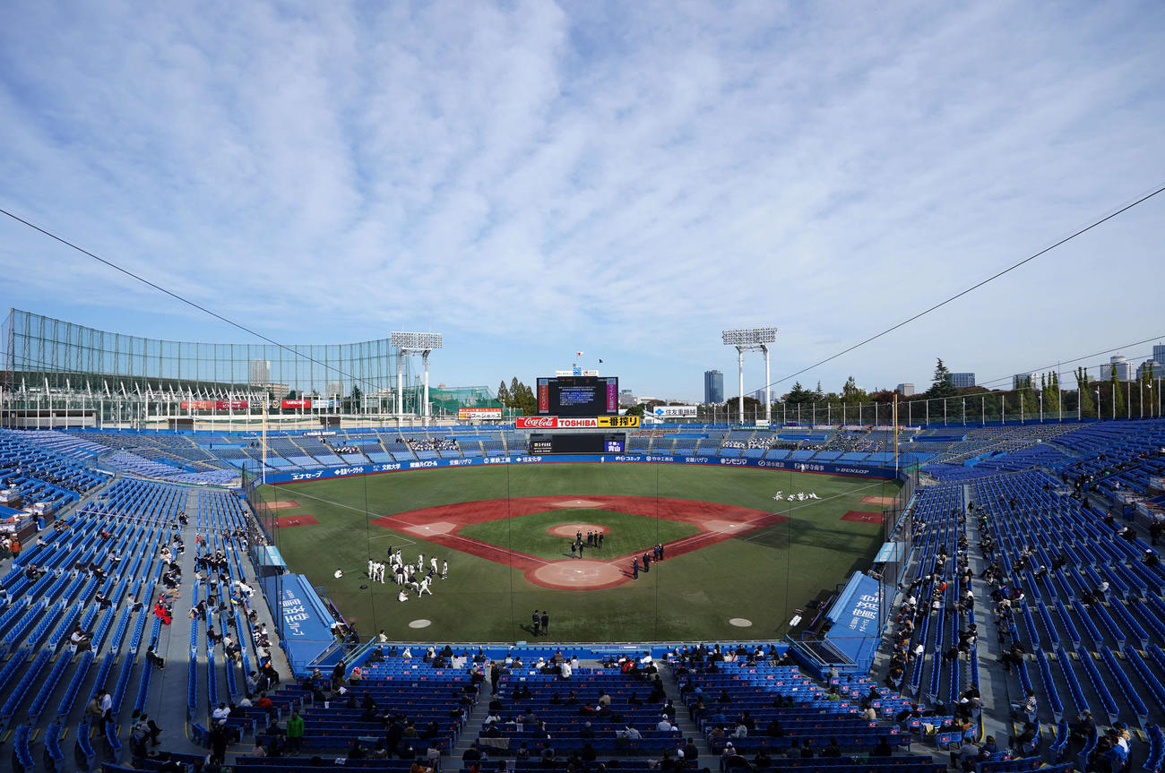 神宮球場（2021年11月7日撮影）