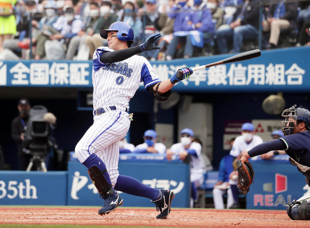 DeNA対ヤクルト　3回裏DeNA2死、左越え先制本塁打を放つ大田（撮影・野上伸悟）