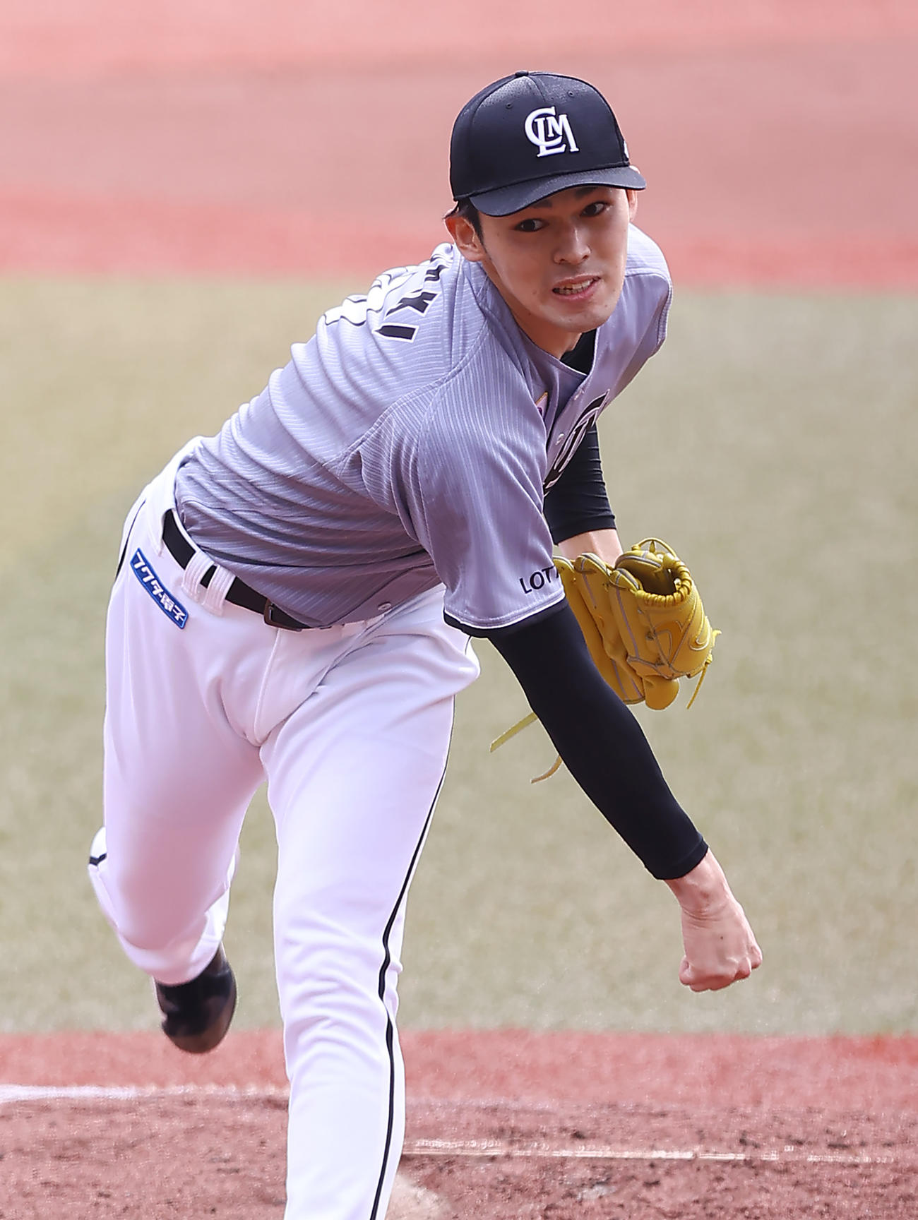 ロッテ対日本ハム　力投するロッテ先発の佐々木朗（撮影・垰建太）