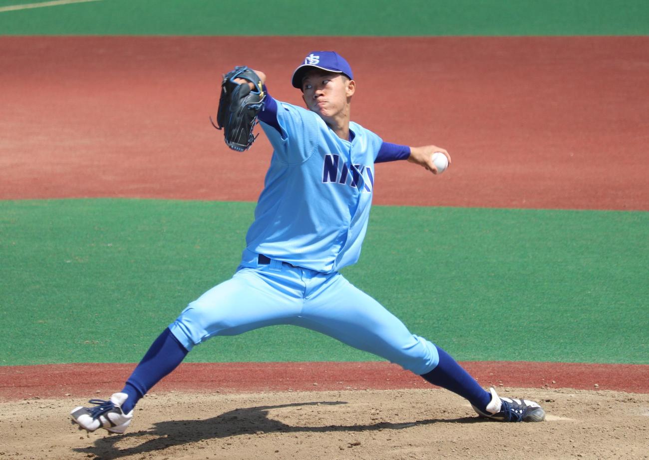 9日の東海大戦で力投する日体大の矢沢