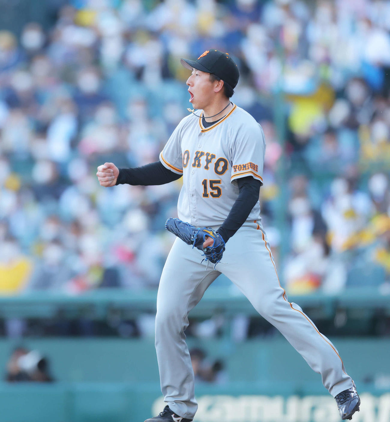 阪神対巨人　阪神に勝利し、ガッツポーズする大勢（撮影・河田真司）