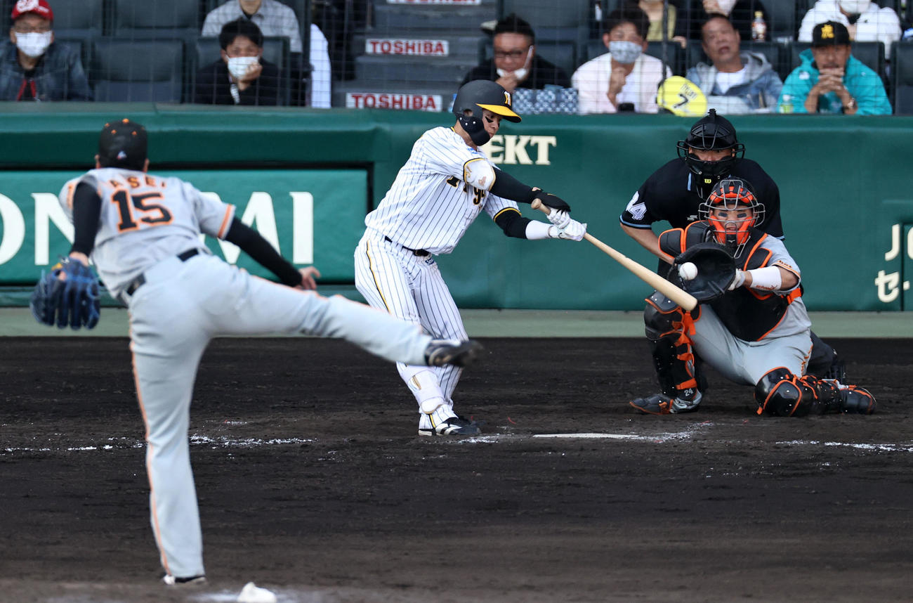 阪神対巨人　9回裏阪神2死一、二塁、中野は空振り三振に倒れ試合終了。投手は大勢（撮影・加藤哉）