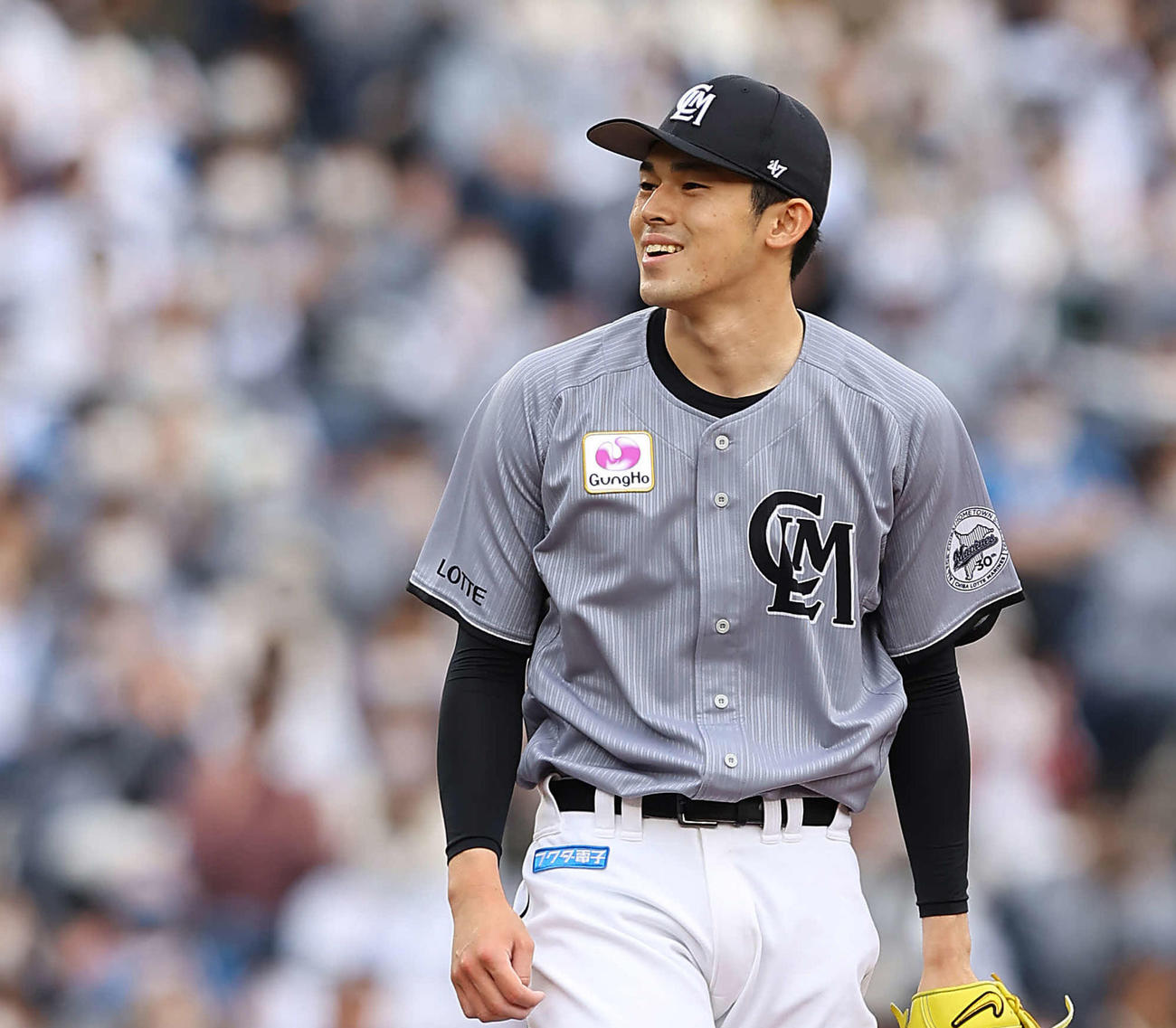 6回表日本ハム2死、浅間を三振に仕留め笑顔を見せる佐々木朗希（撮影・垰建太）