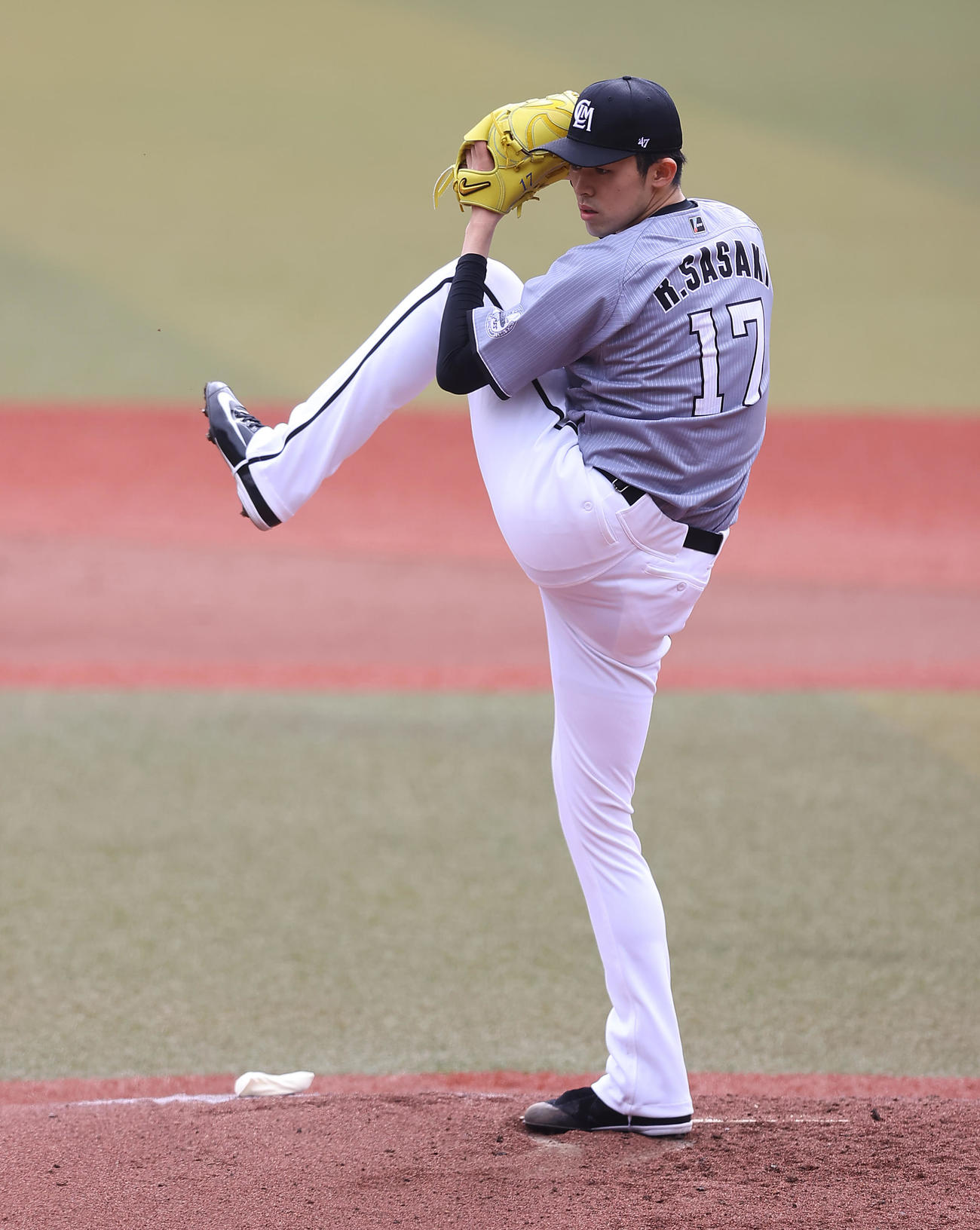ロッテ対日本ハム　力投するロッテ先発の佐々木朗（撮影・垰建太）
