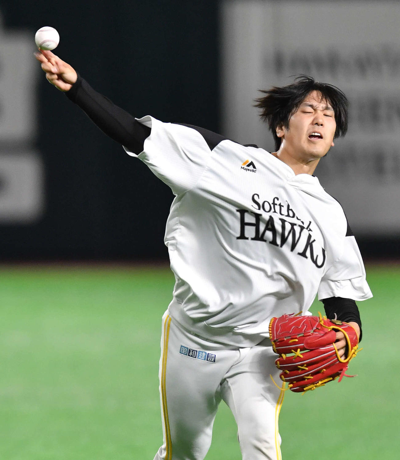 キャッチボールを行う石川（撮影・岩下翔太）