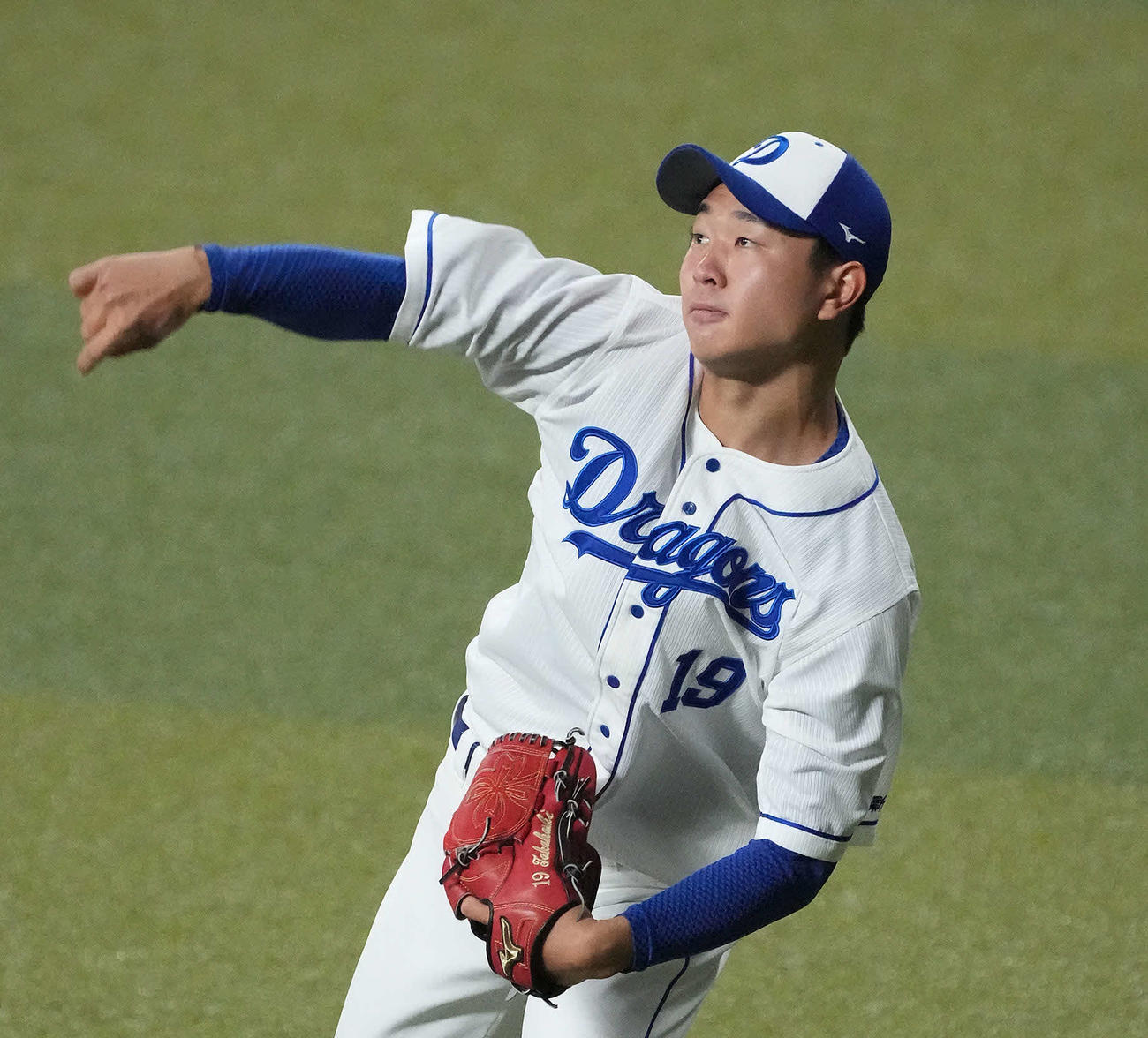 キャッチボールをする高橋宏（撮影・森本幸一）