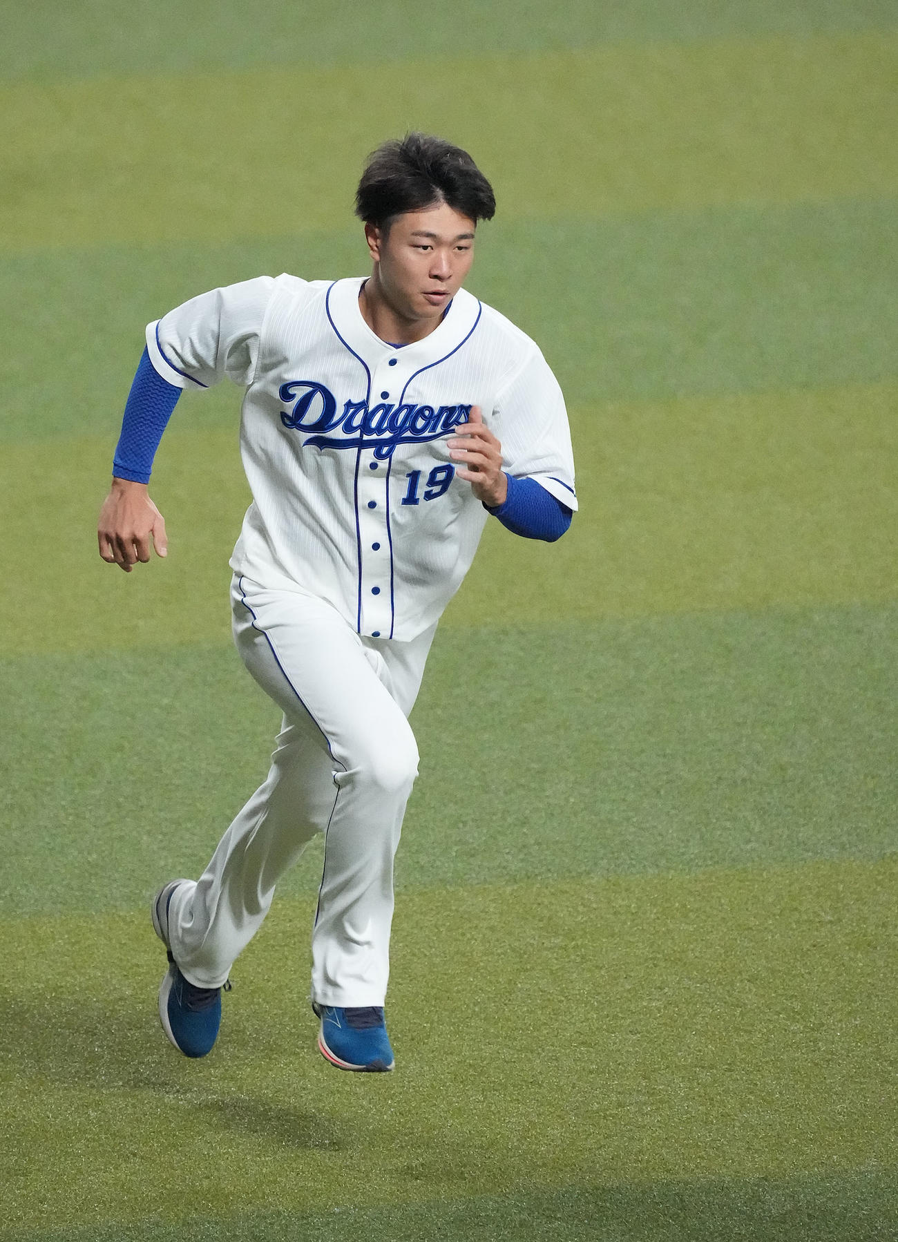 中日練習　ランニングをする高橋宏（撮影・森本幸一）
