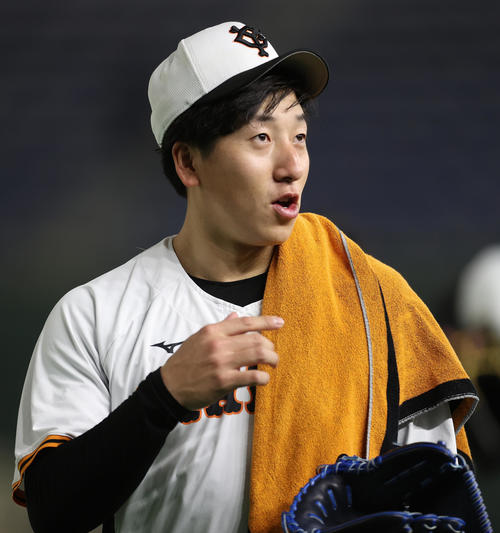巨人対広島　試合前の練習を終え、引き揚げる巨人大勢（撮影・狩俣裕三）