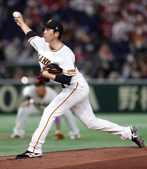巨人対広島　巨人先発の戸郷（撮影・狩俣裕三）