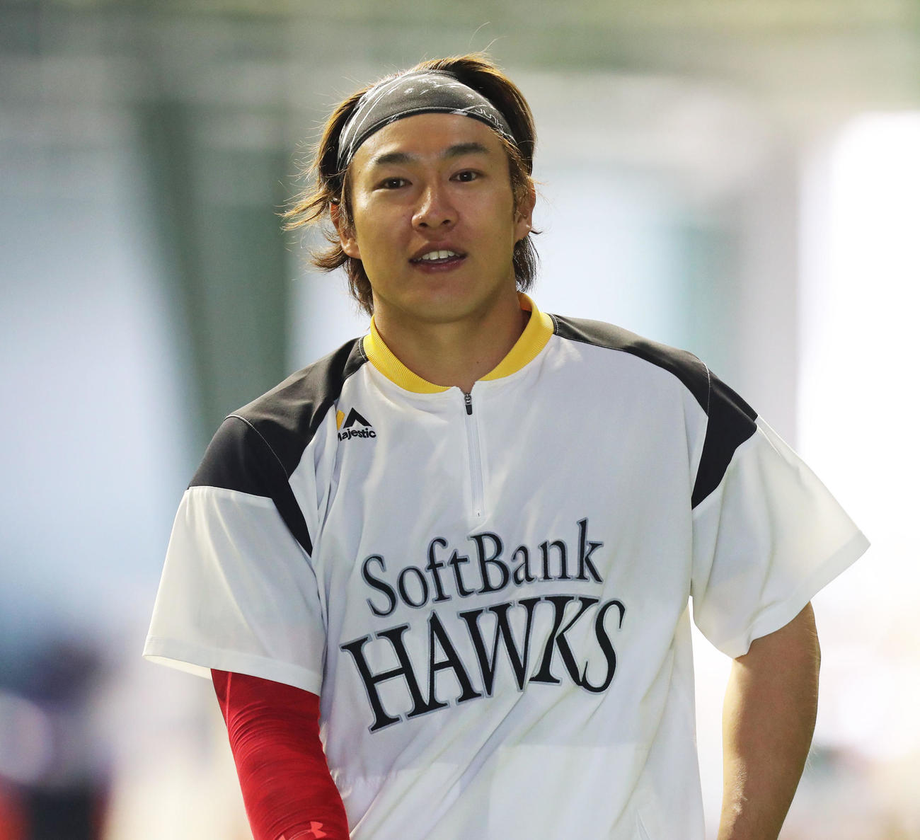 練習を引き揚げる柳田（撮影・屋方直哉）